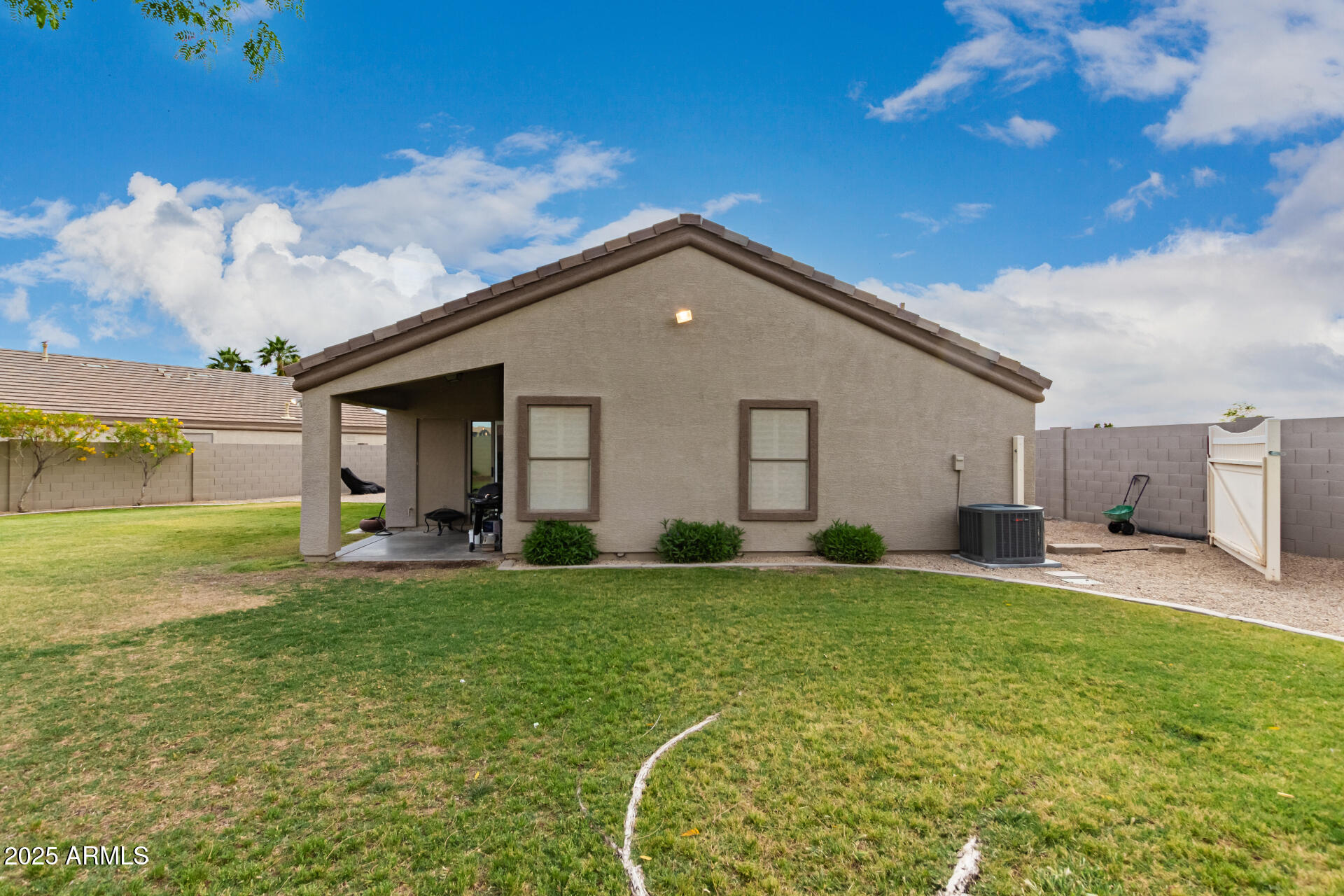 1043 N 90TH Circle