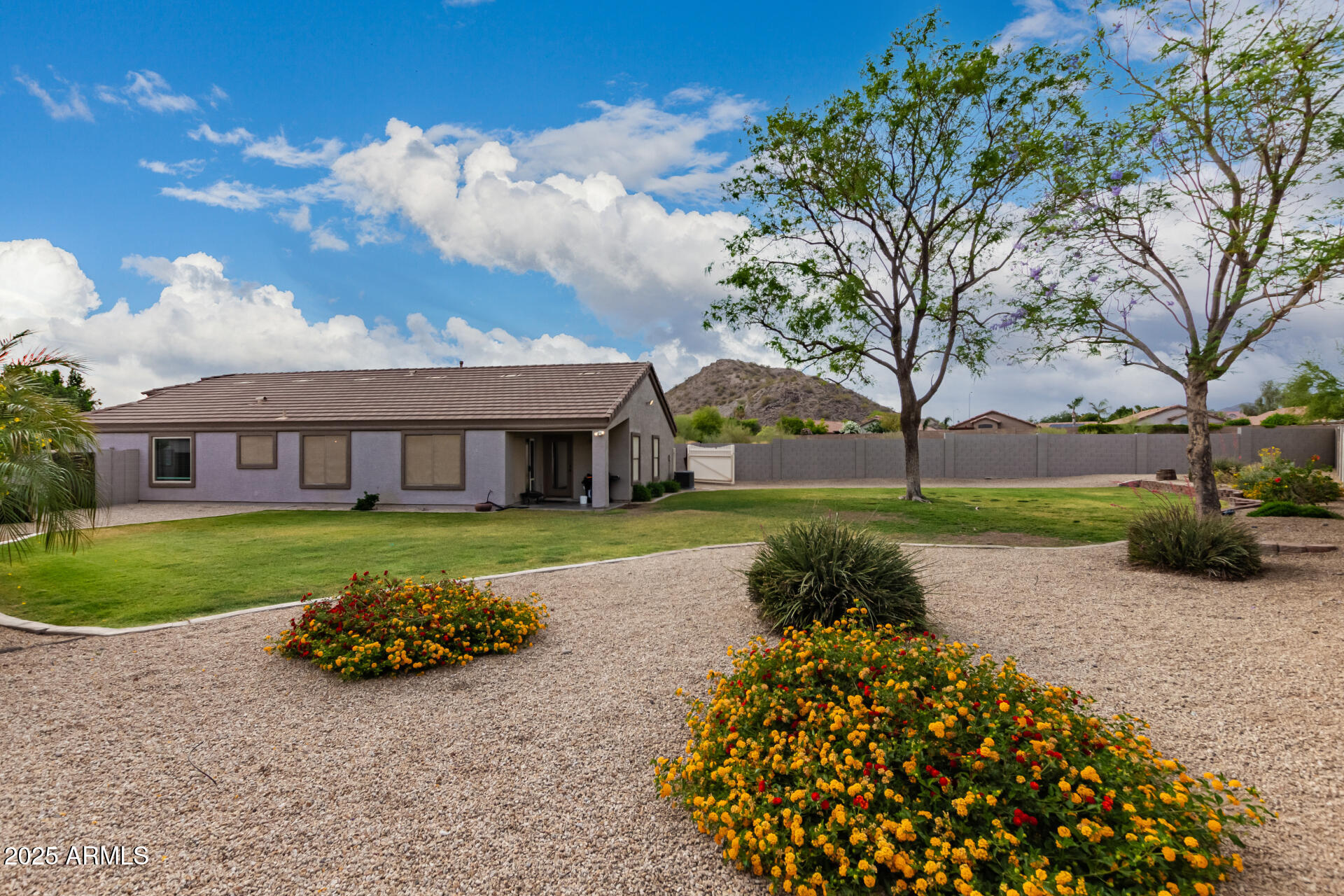 1043 N 90TH Circle