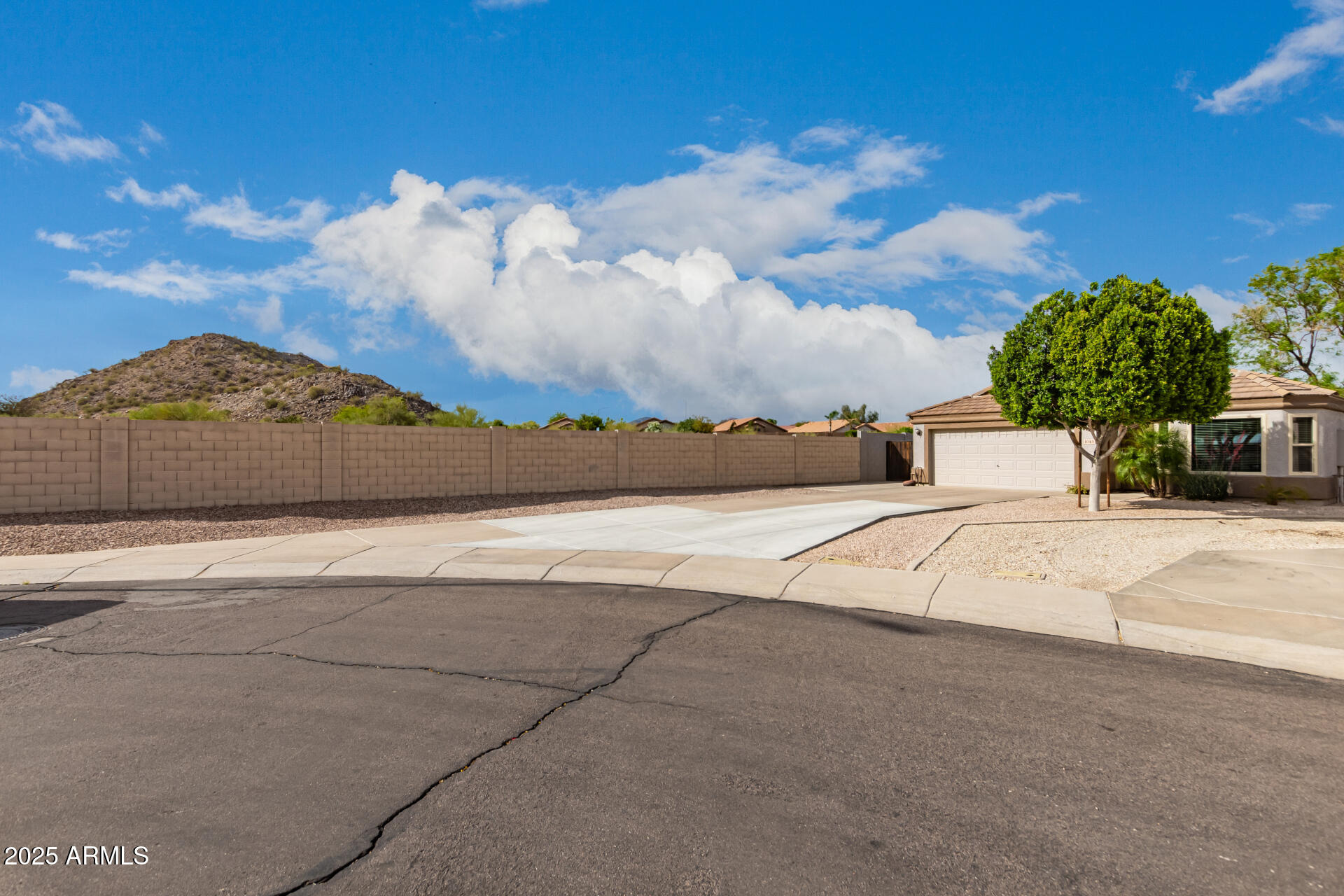 1043 N 90TH Circle