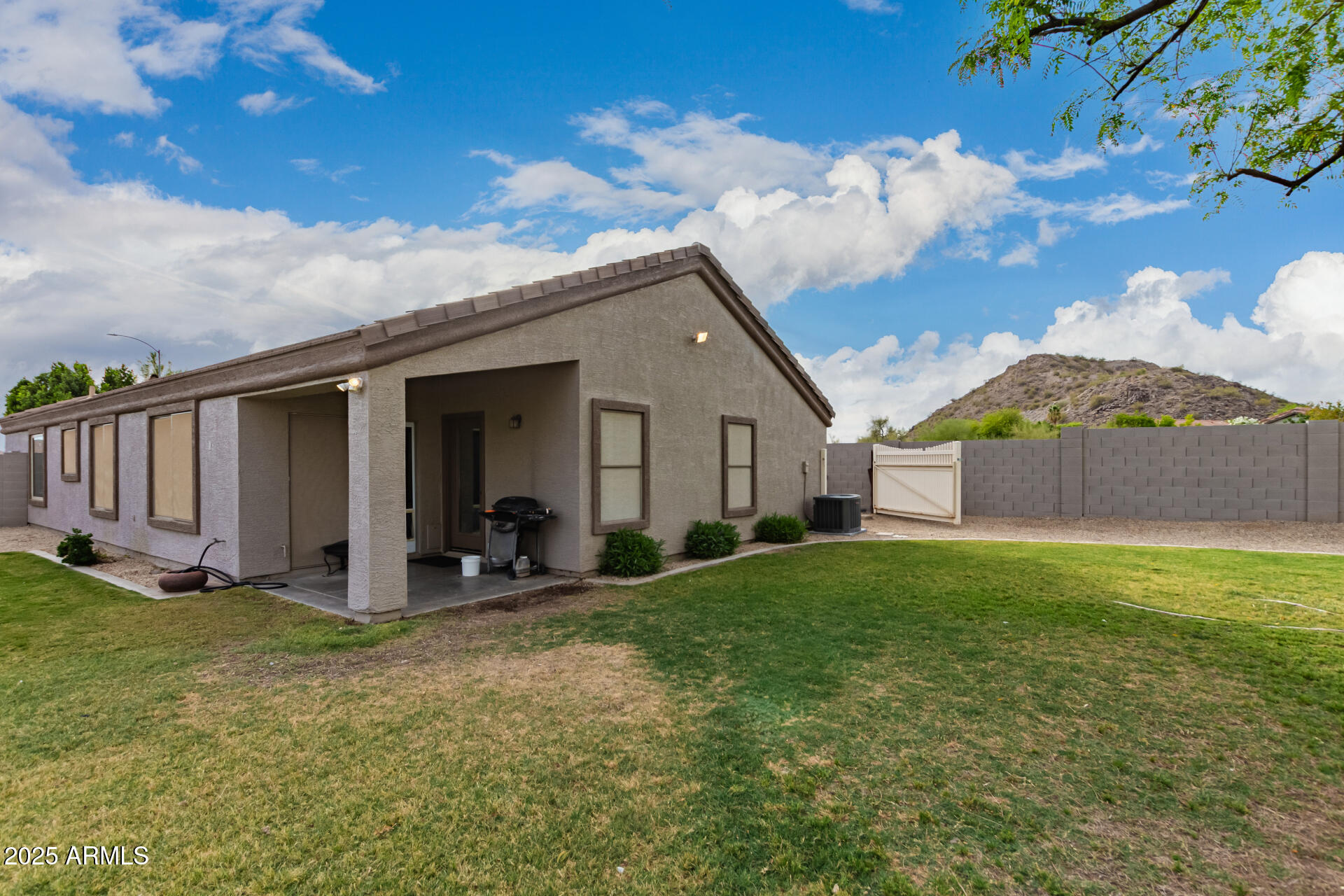 1043 N 90TH Circle
