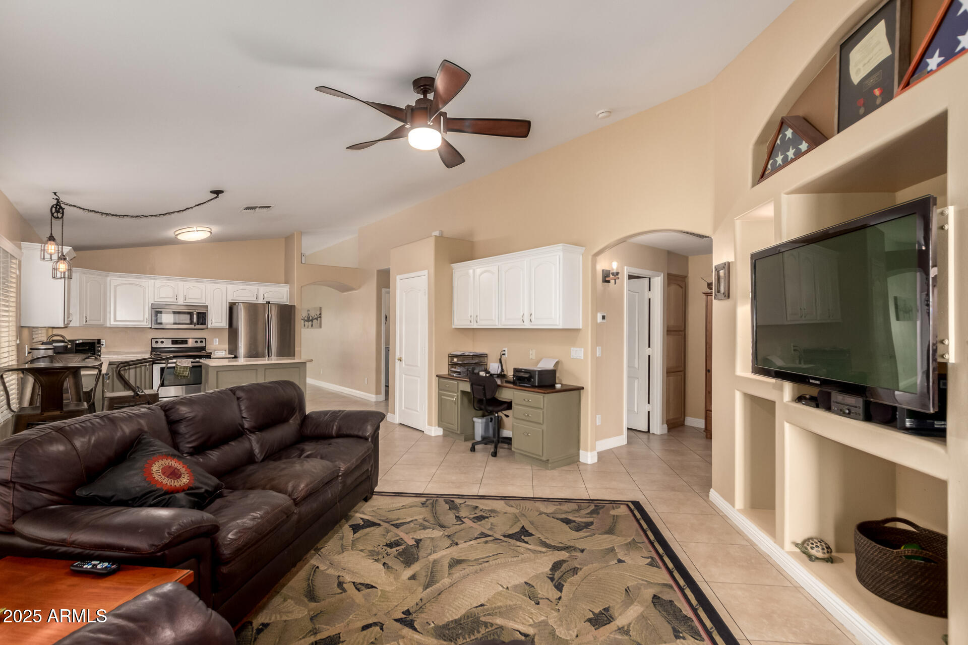 1043 N 90TH Circle