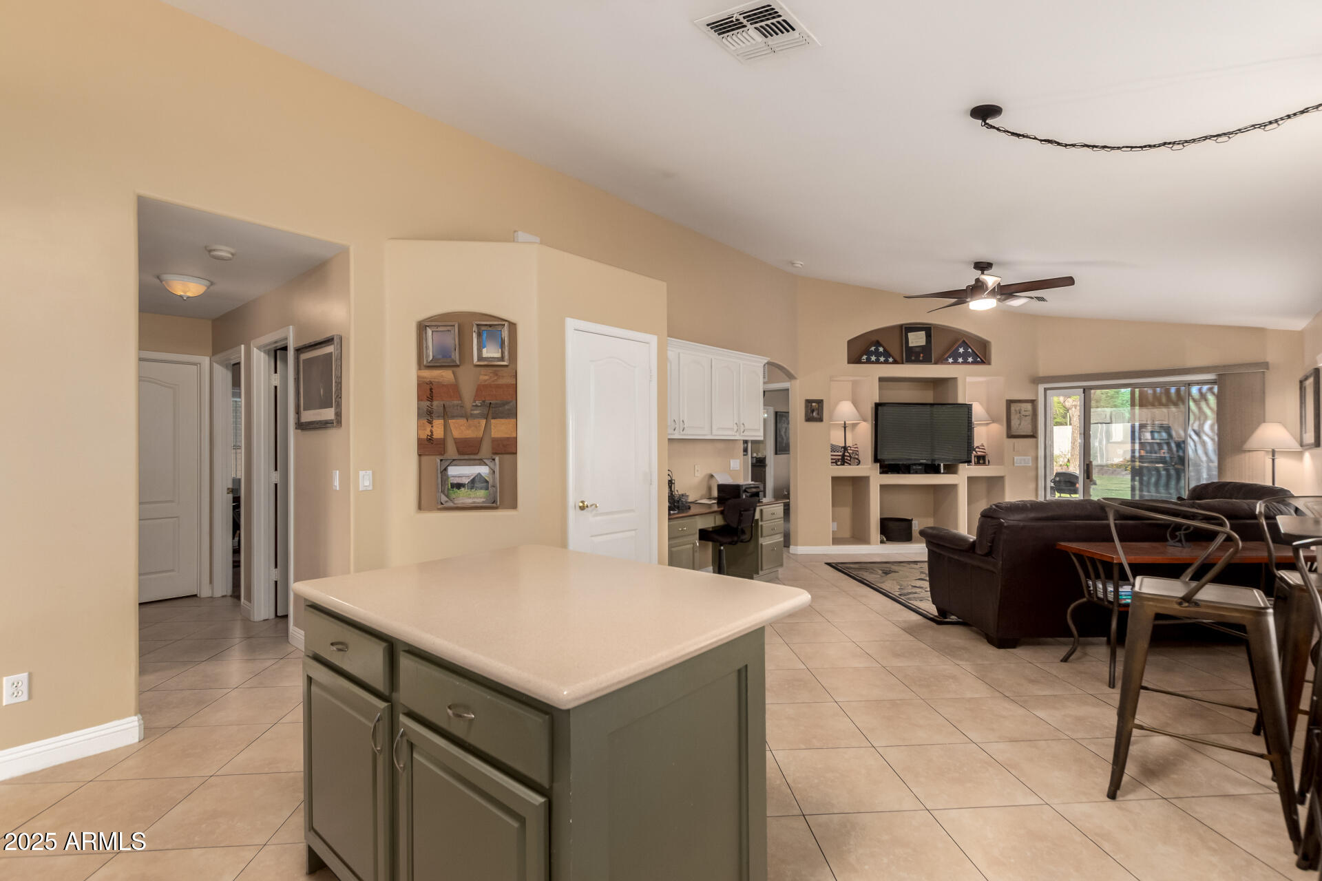 1043 N 90TH Circle