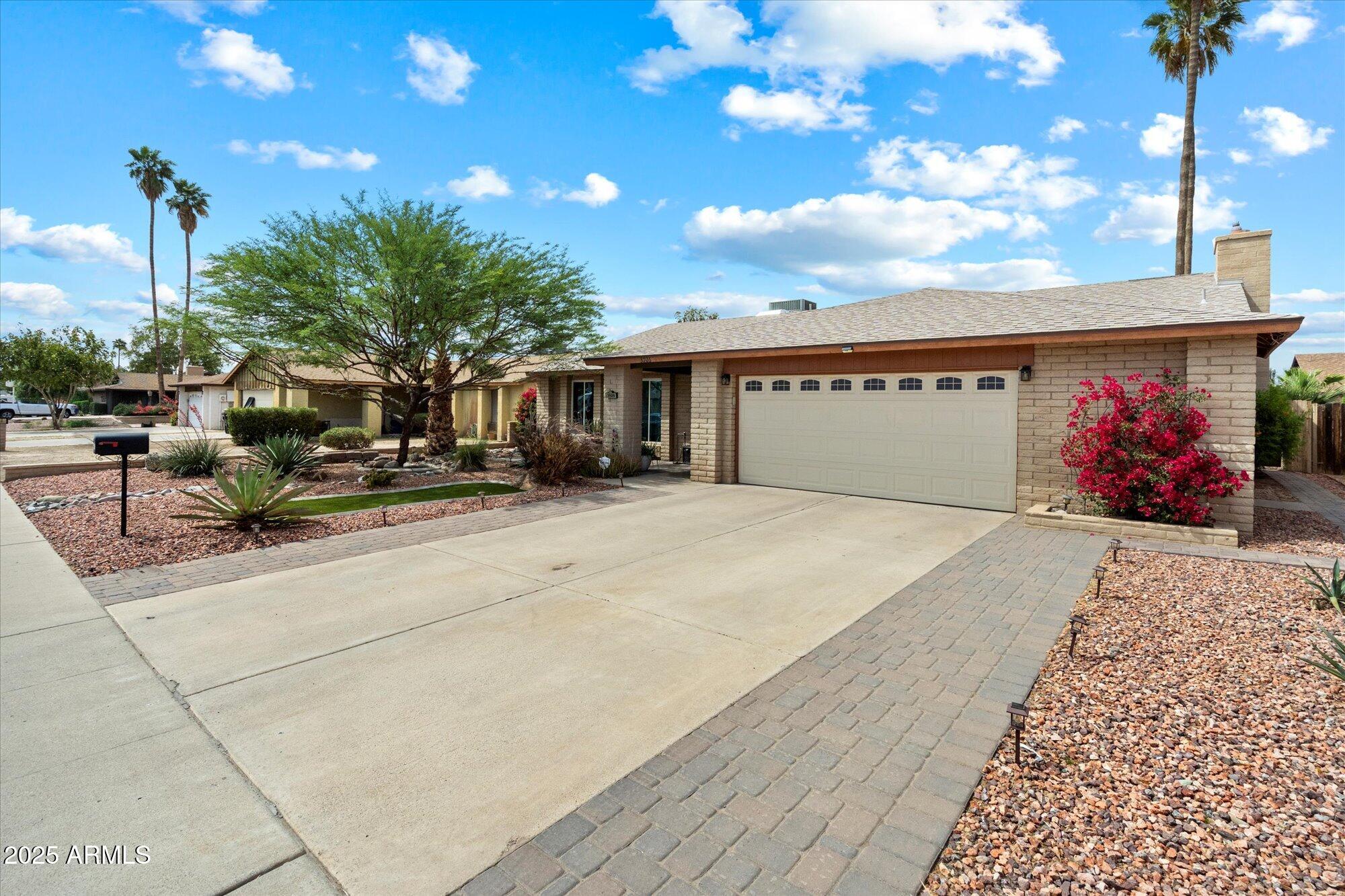 3926 W CHRISTY Drive