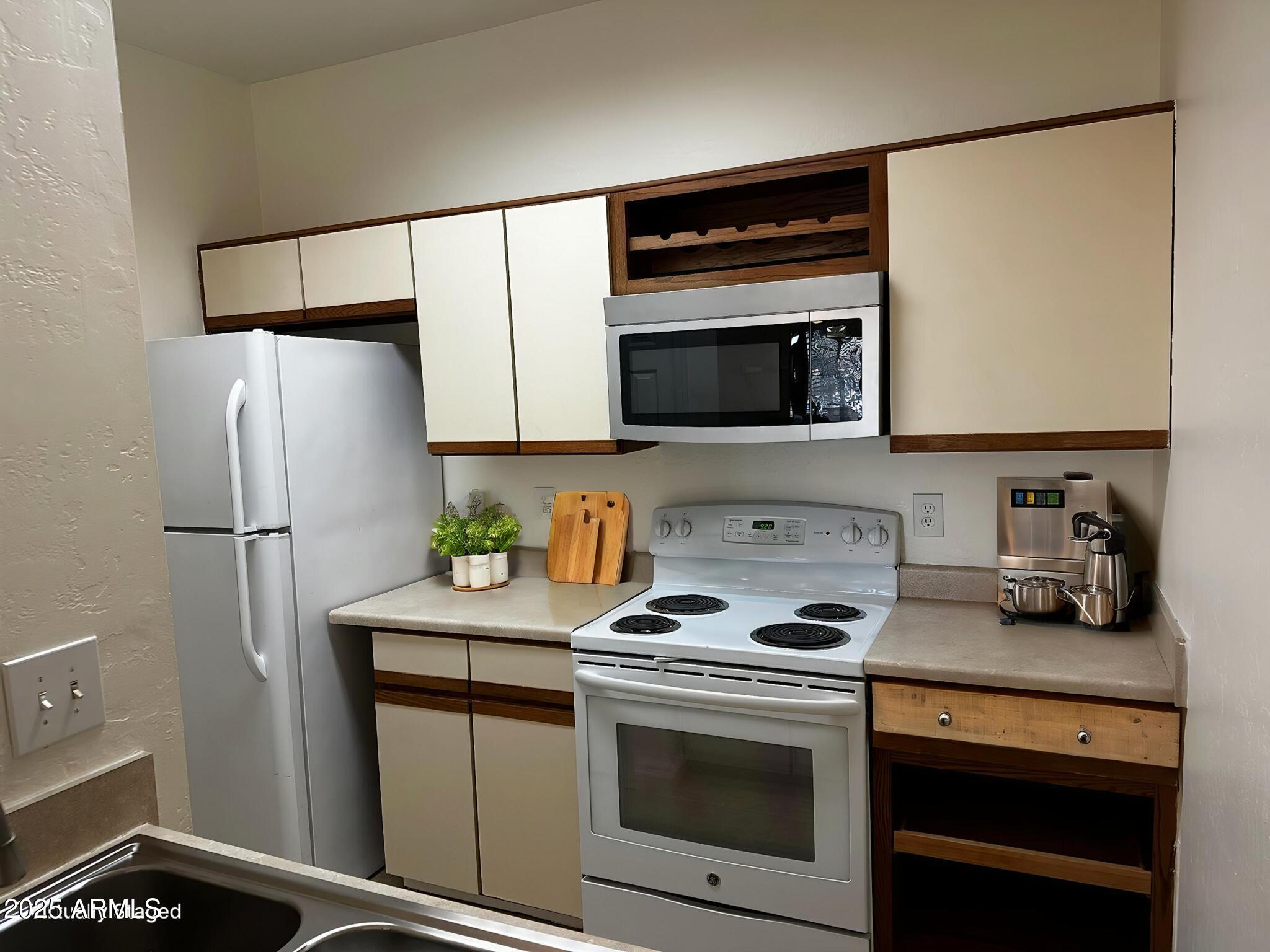 1126 W ELLIOT Road, 1058