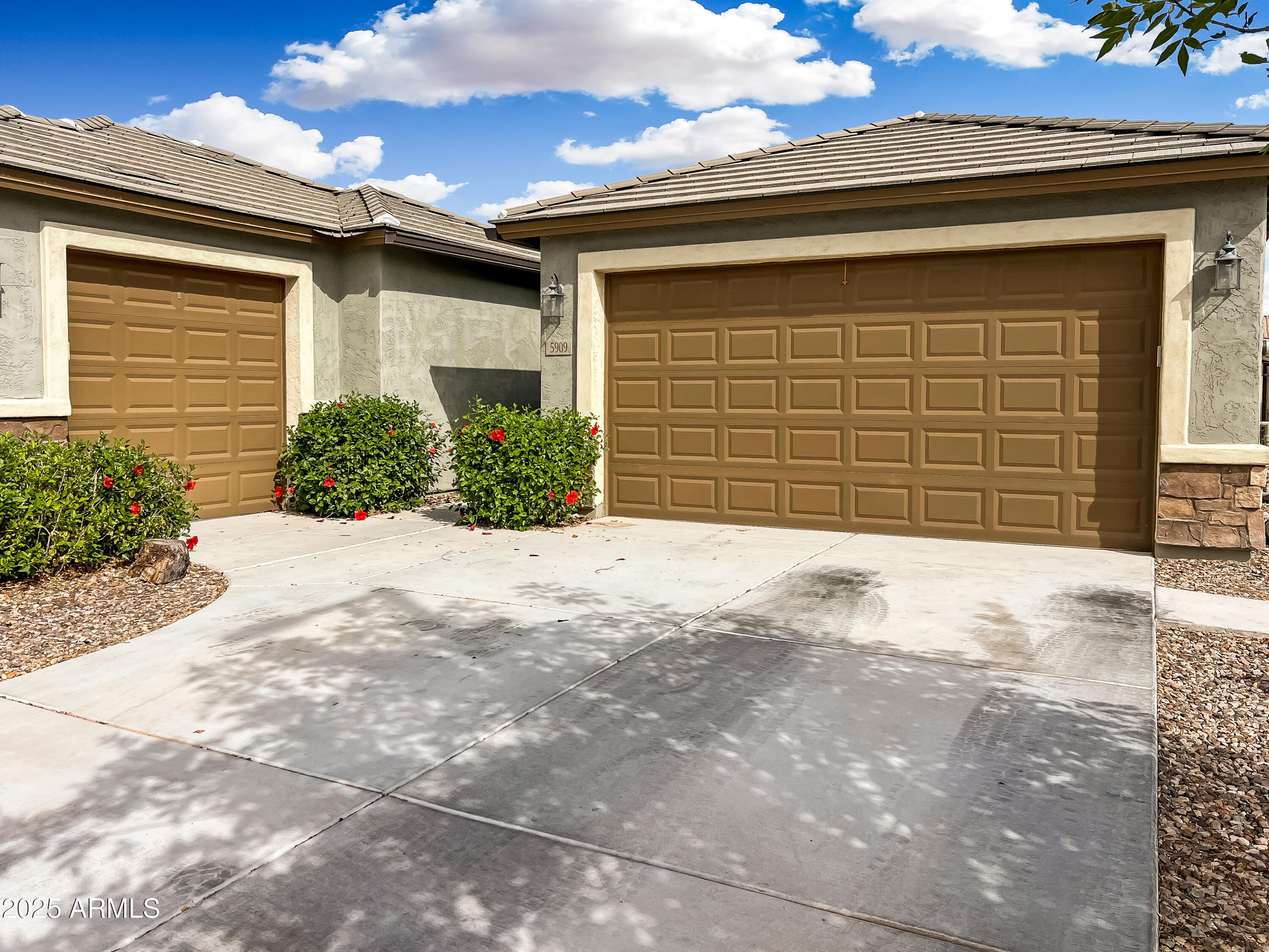 5909 W AUTUMN VISTA Way