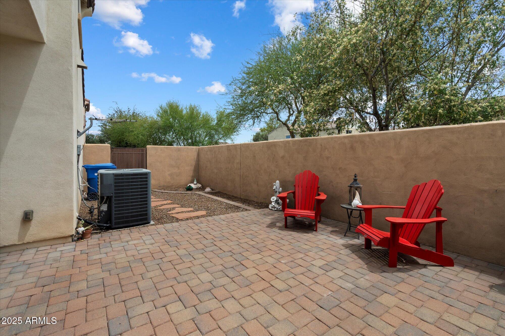 2004 E HEARTWOOD Lane