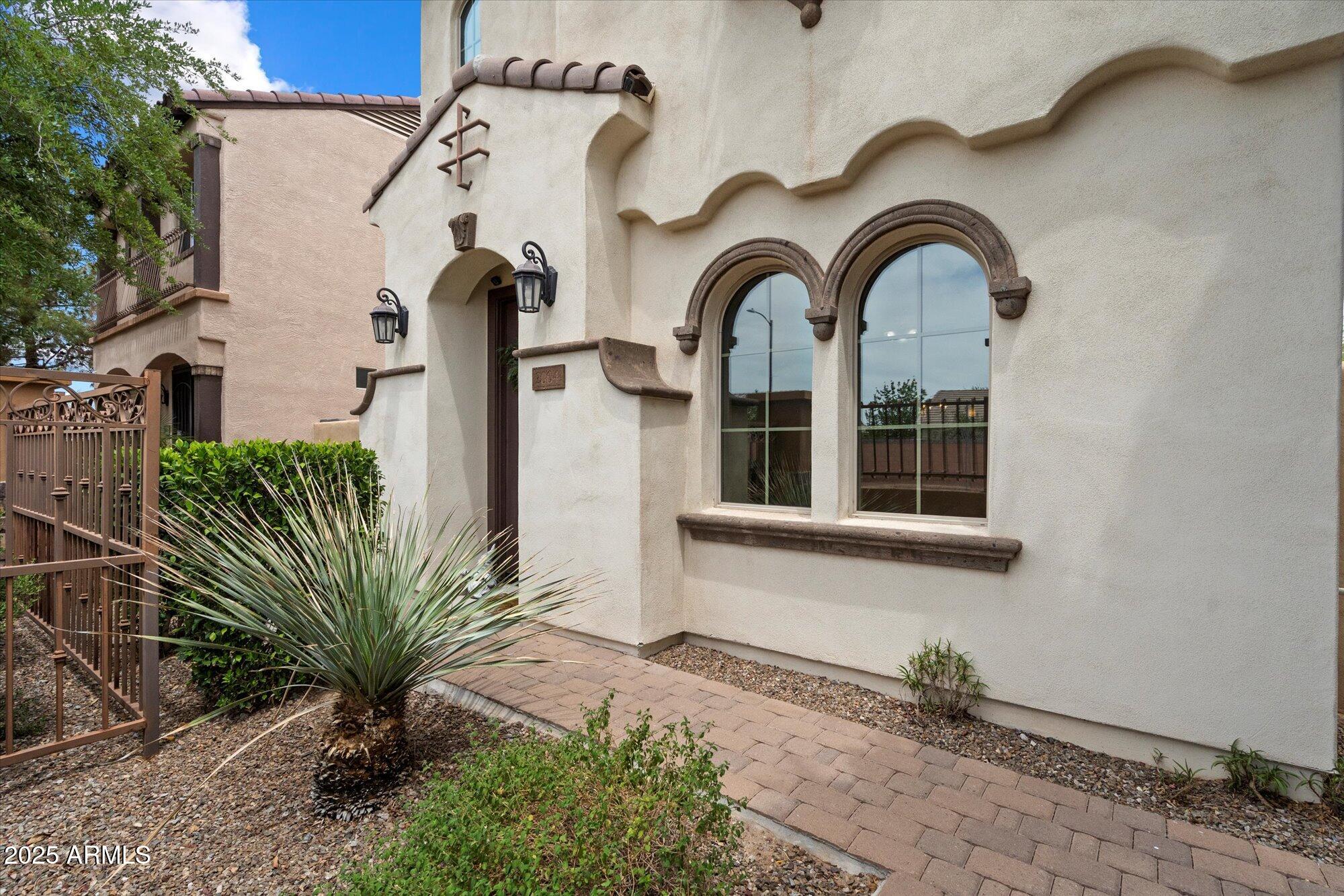2004 E HEARTWOOD Lane