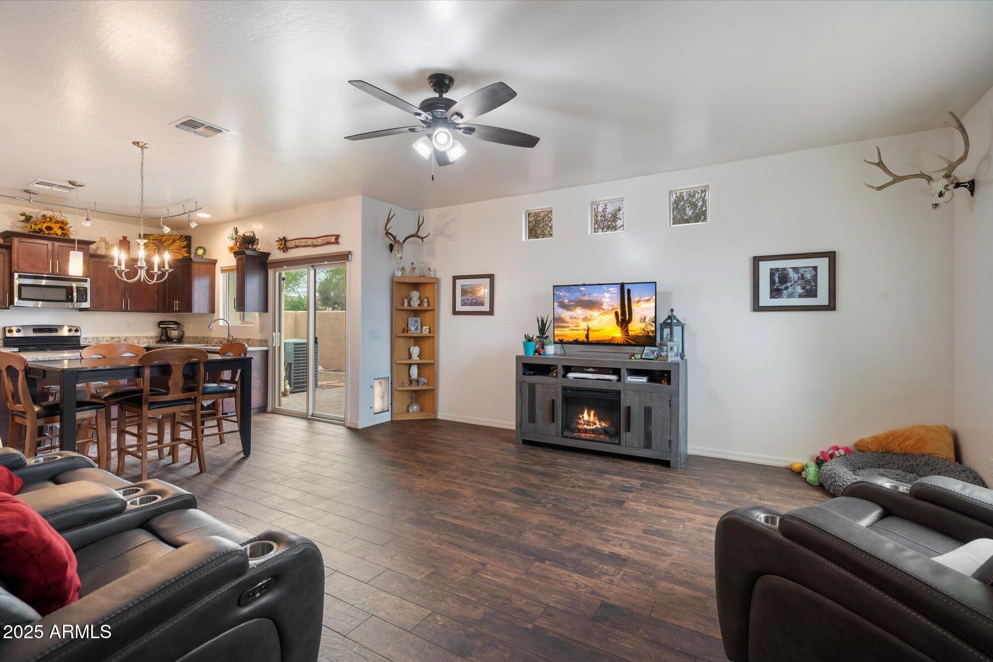 2004 E HEARTWOOD Lane