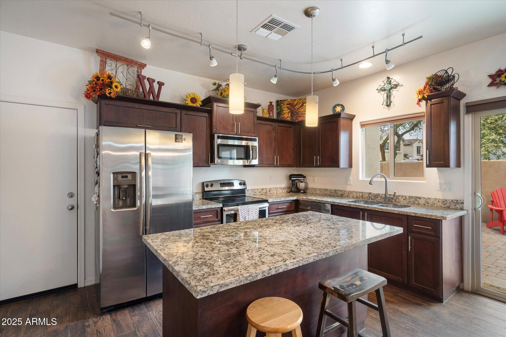 2004 E HEARTWOOD Lane