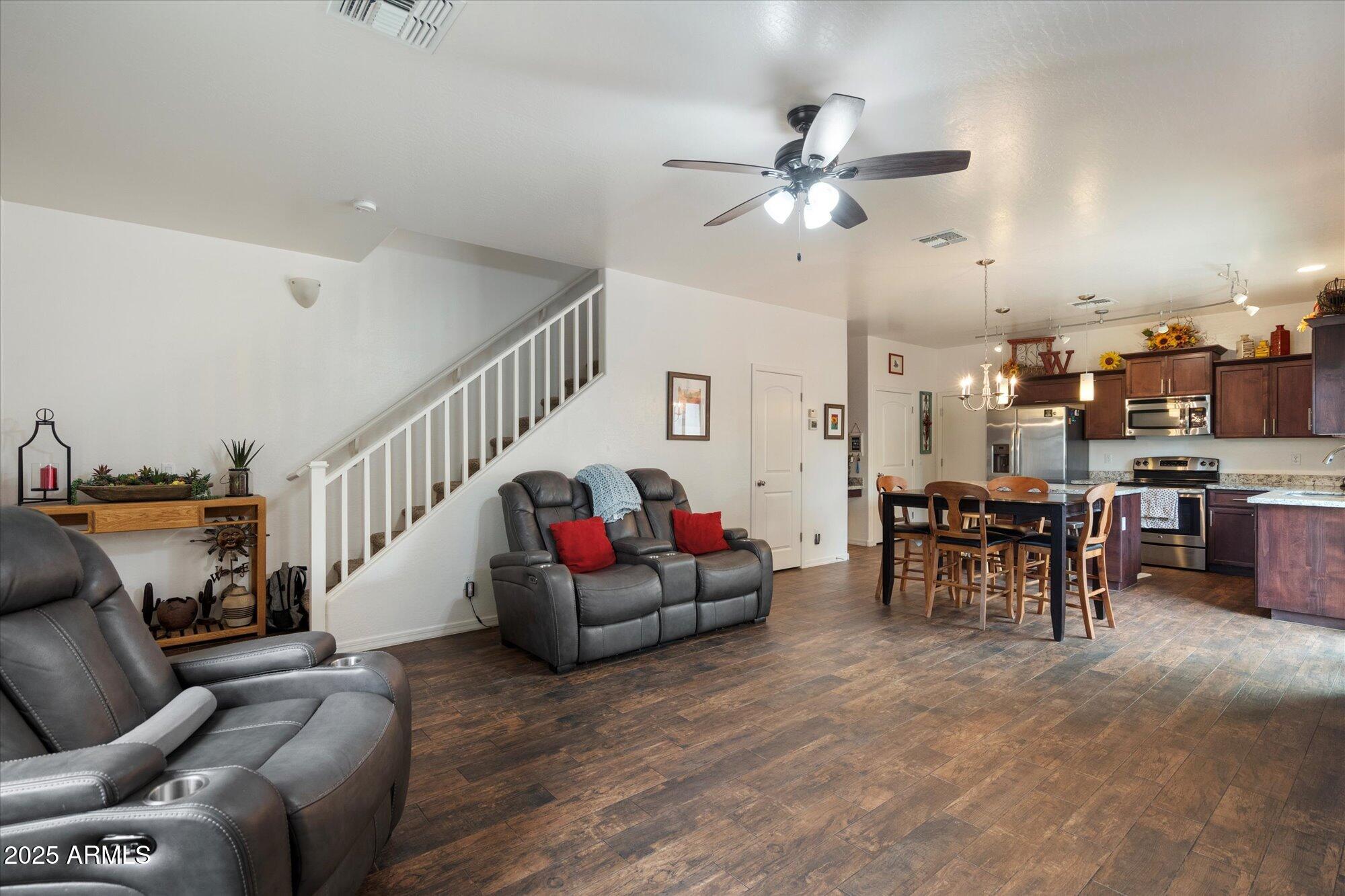 2004 E HEARTWOOD Lane