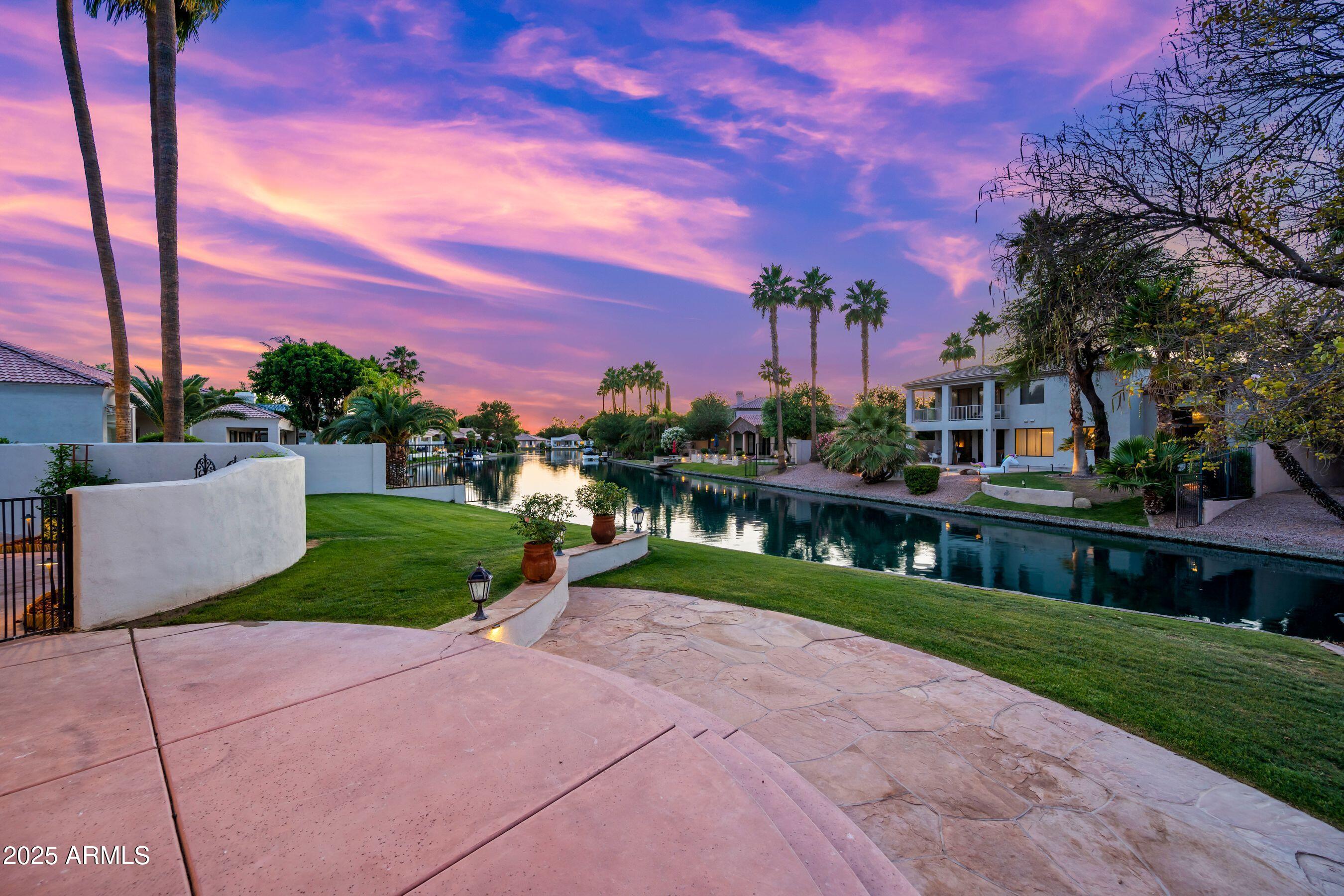 1724 W BLUE RIDGE Way