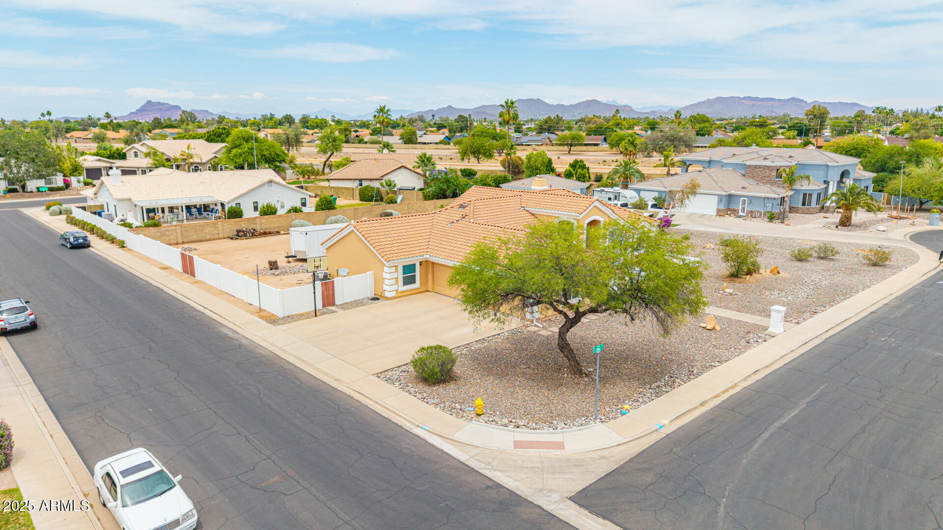 4622 E ELLIS Circle