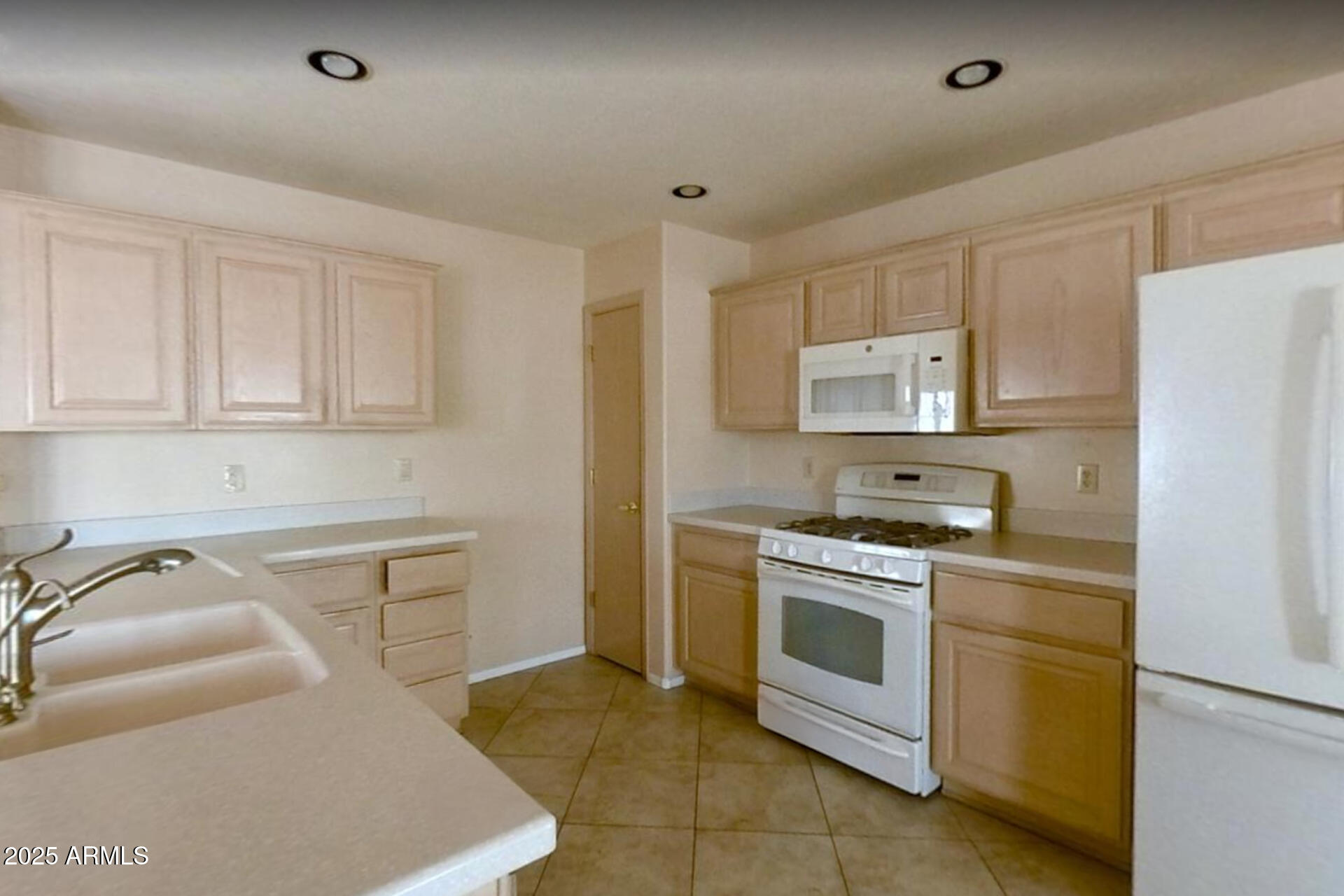 24907 S LAKESTAR Drive