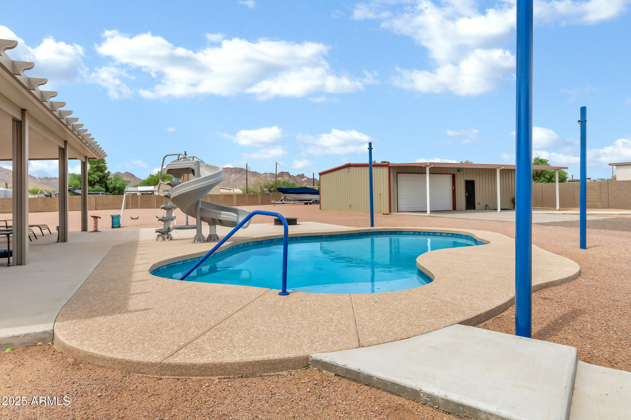 2926 W Smoketree Street