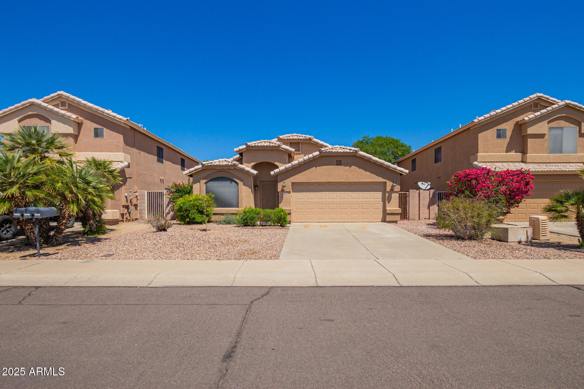 8648 W FARGO Drive
