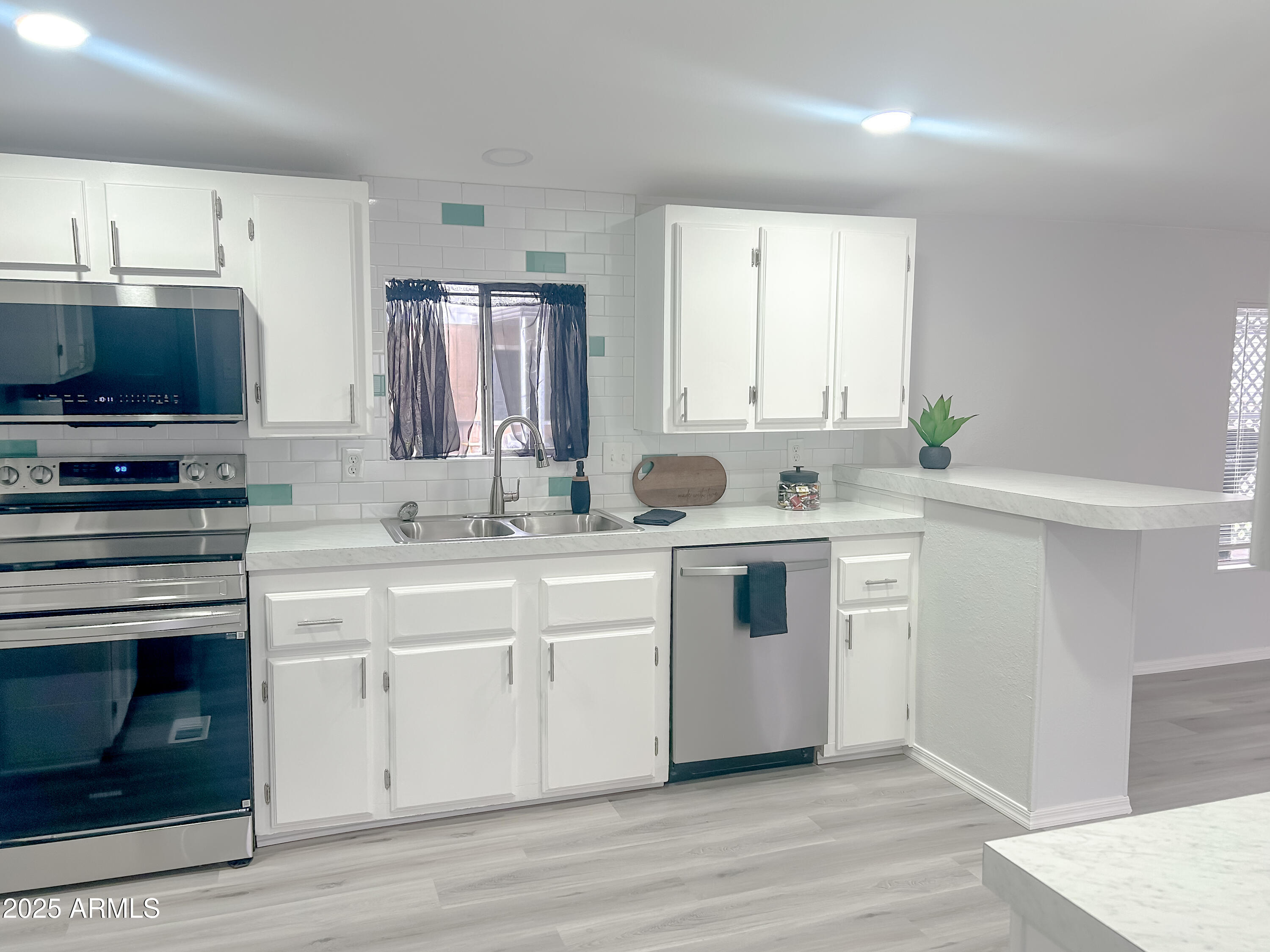 12721 W Greenway Road, 39