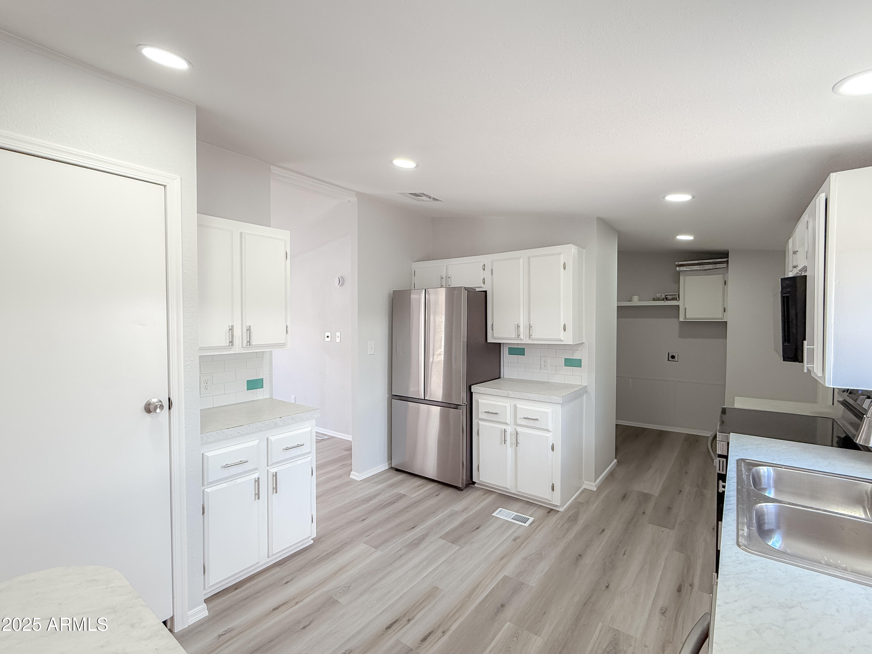 12721 W Greenway Road, 39