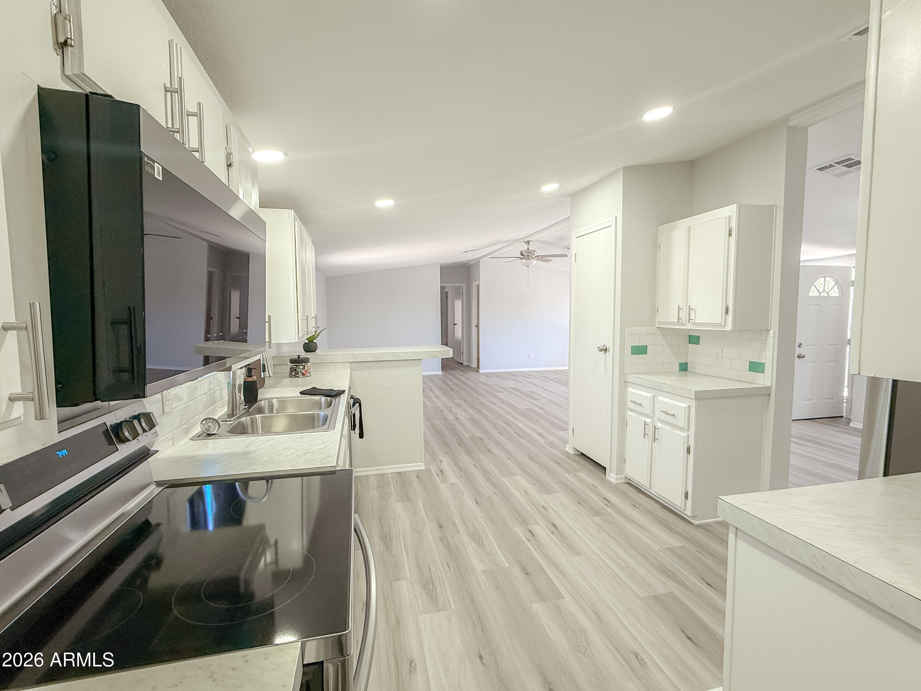 12721 W Greenway Road, 39