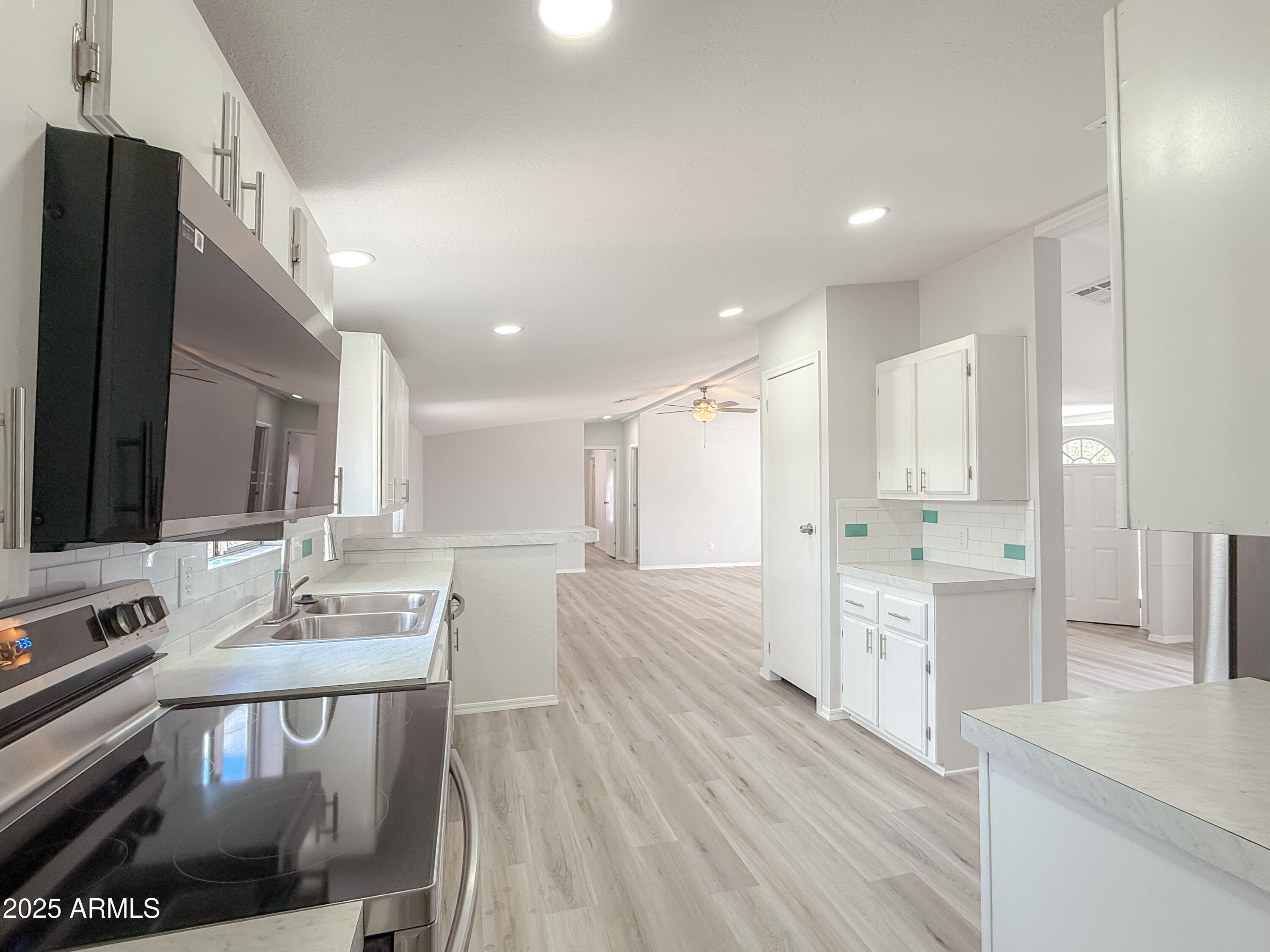12721 W Greenway Road, 39