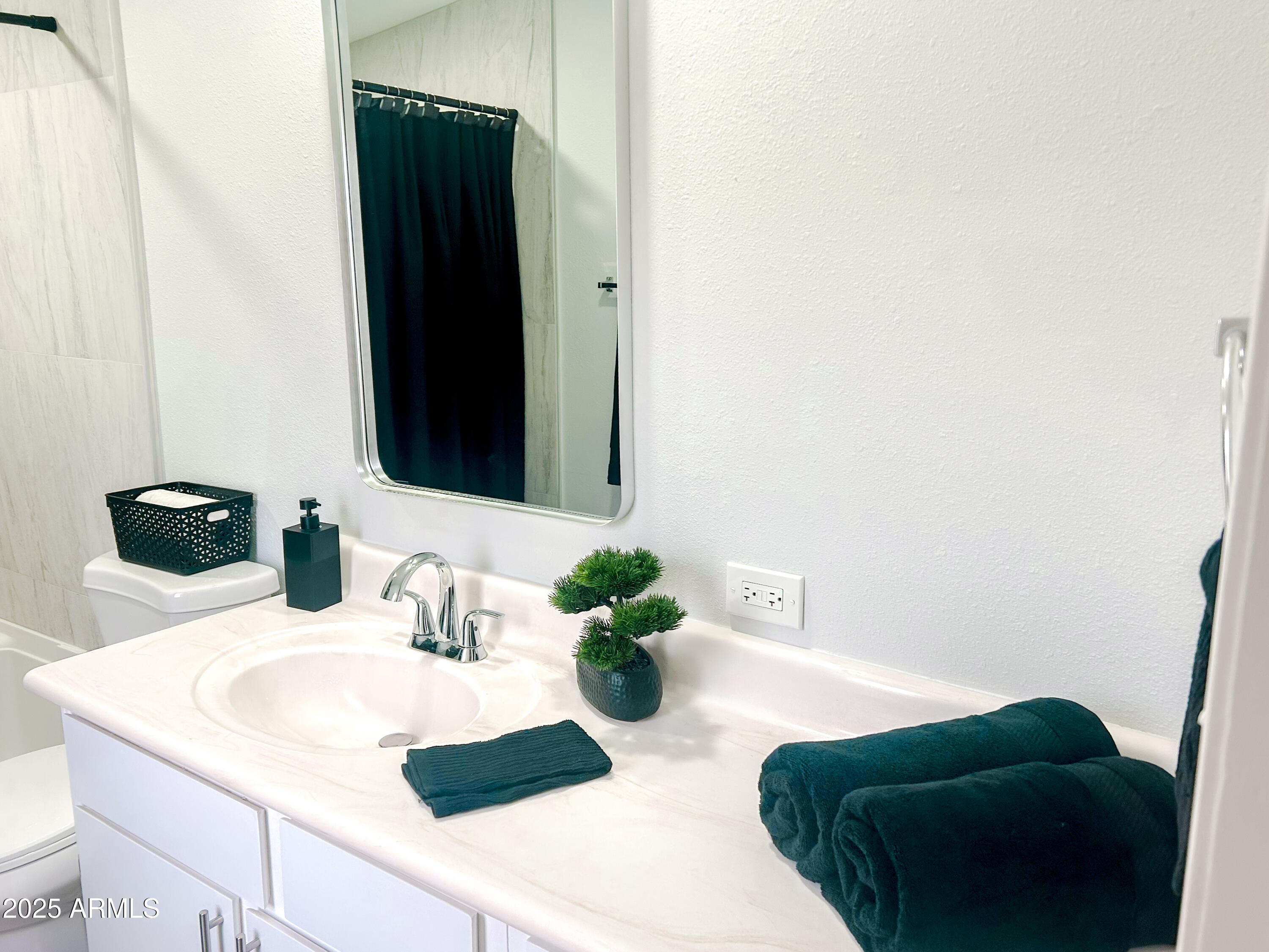 12721 W Greenway Road, 39