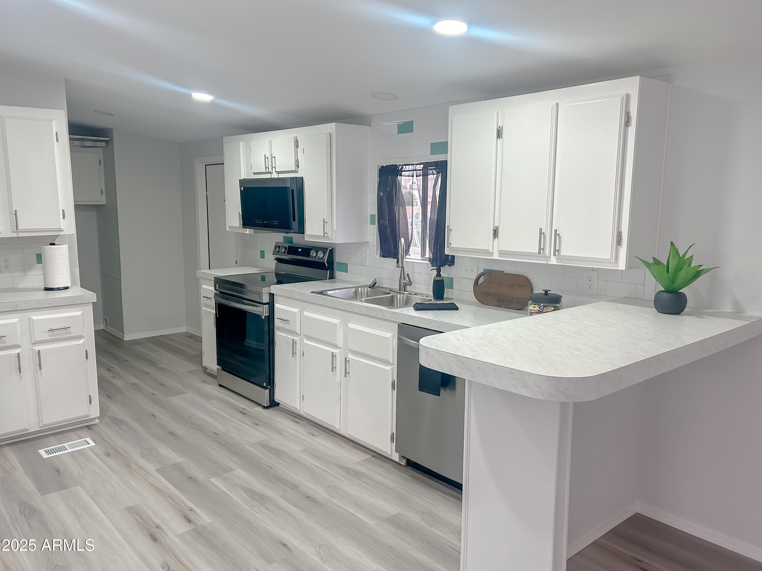 12721 W Greenway Road, 39