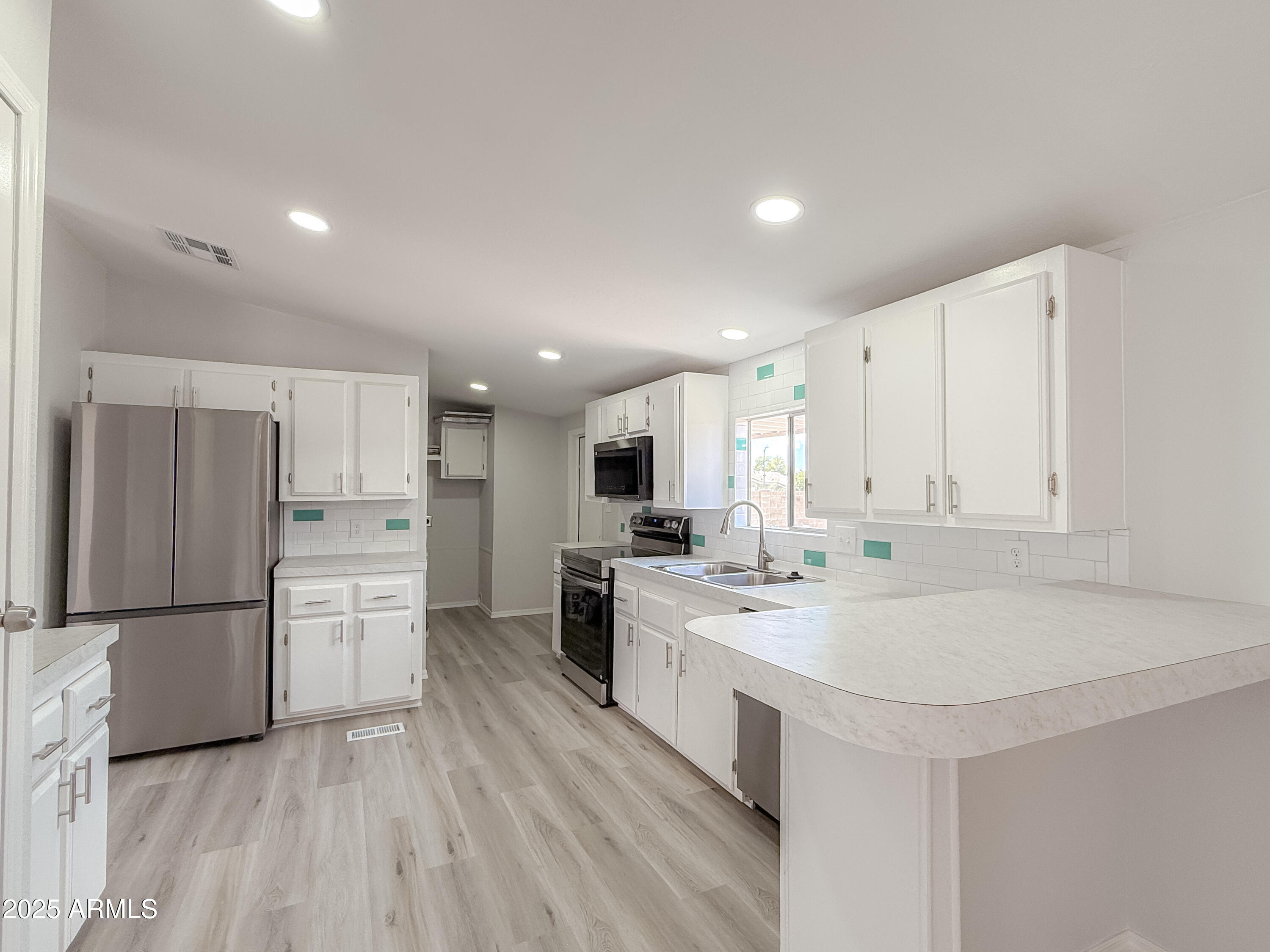 12721 W Greenway Road, 39