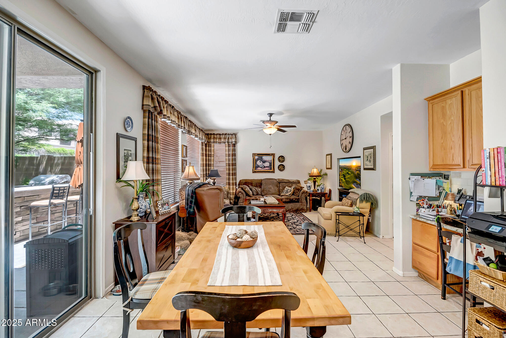 3336 W KING Drive