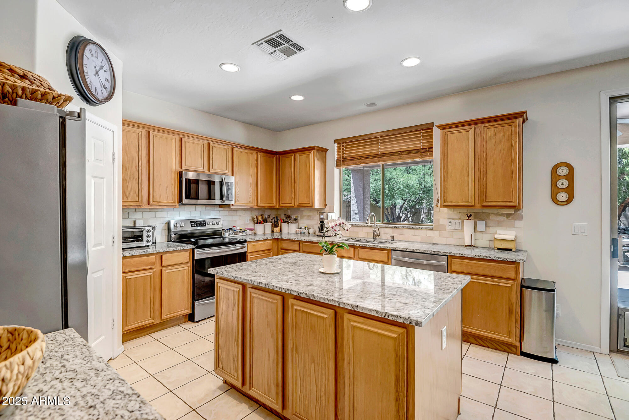 3336 W KING Drive