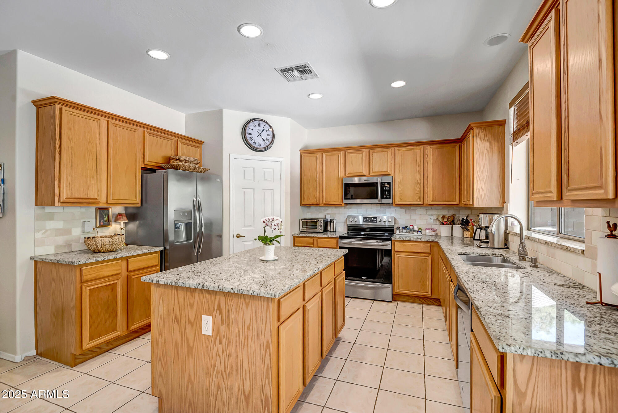 3336 W KING Drive