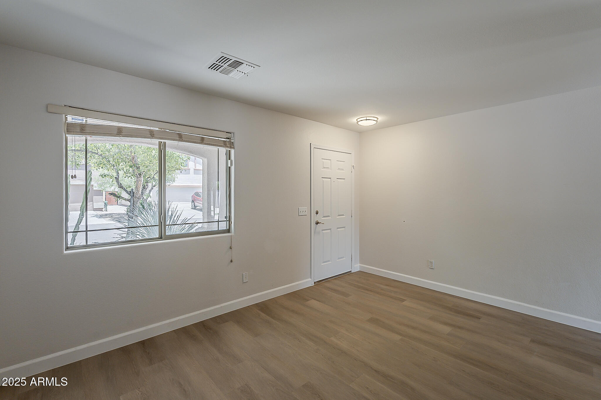 1671 E SILKTASSEL Trail
