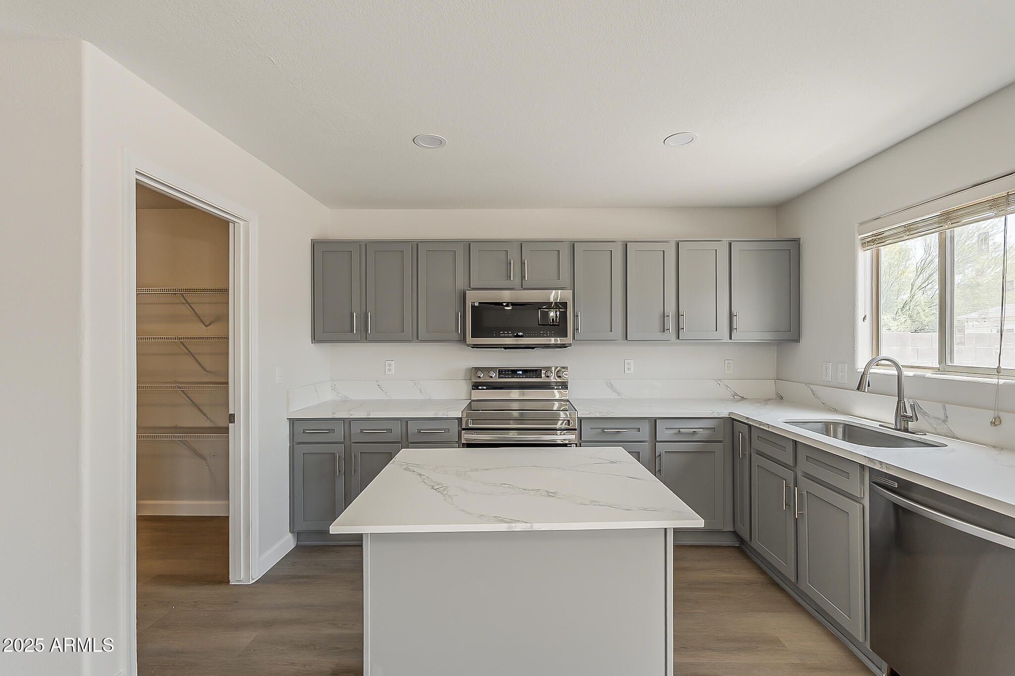 1671 E SILKTASSEL Trail