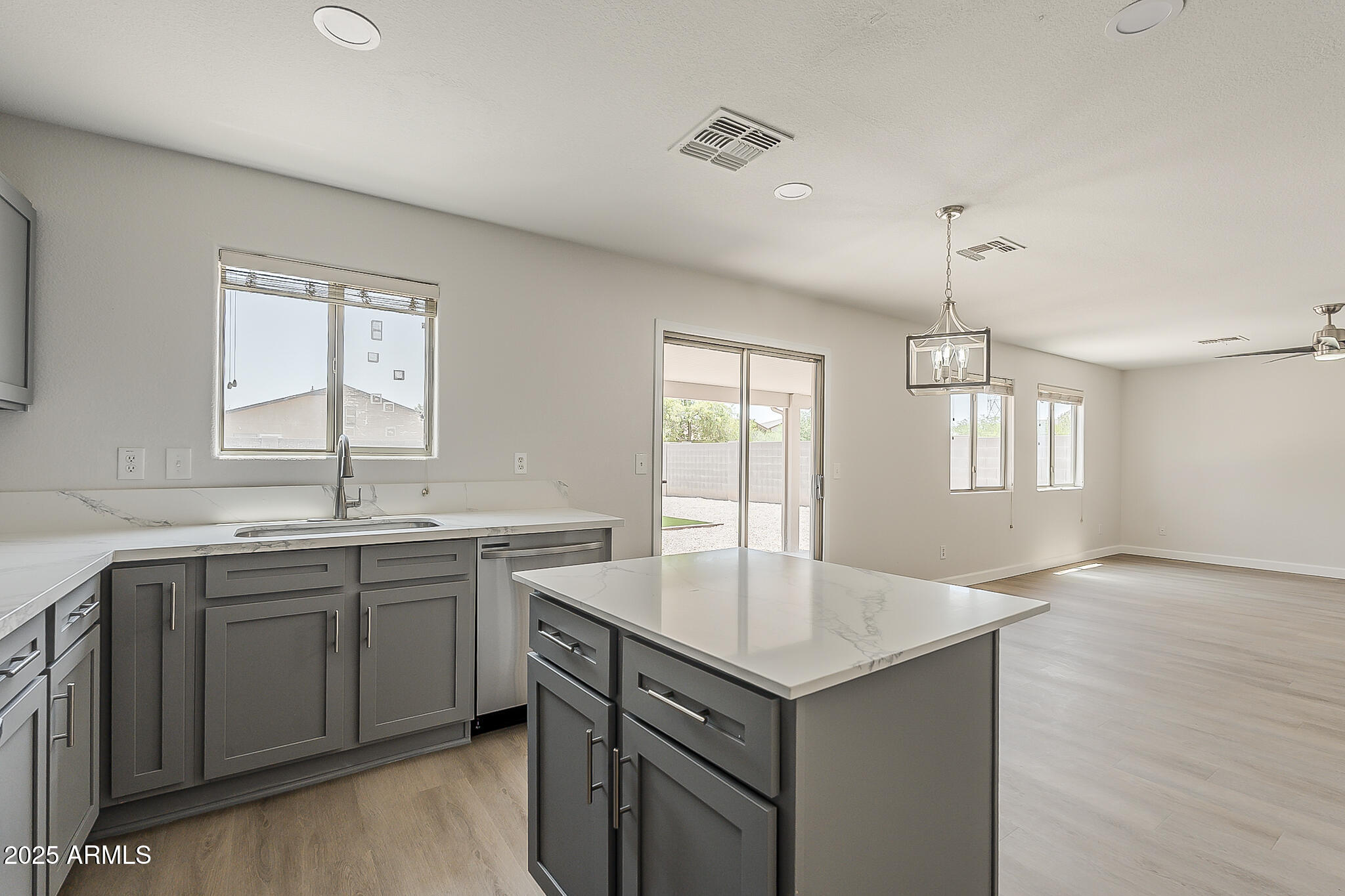 1671 E SILKTASSEL Trail