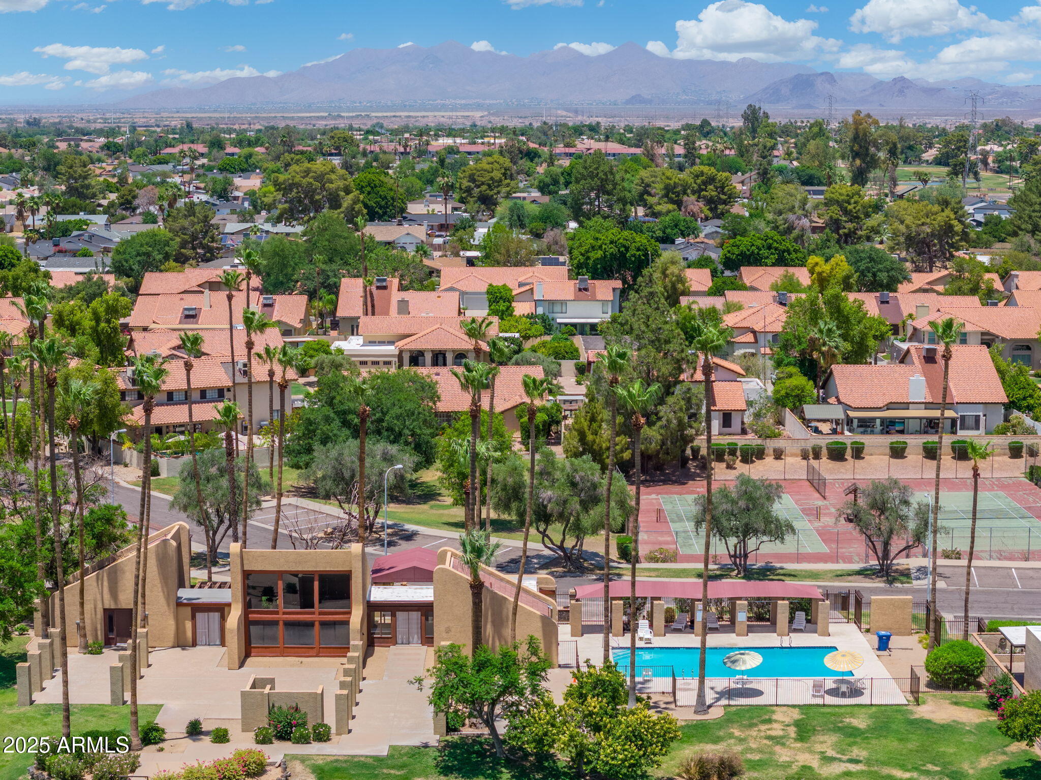 1338 E GREENWAY Circle