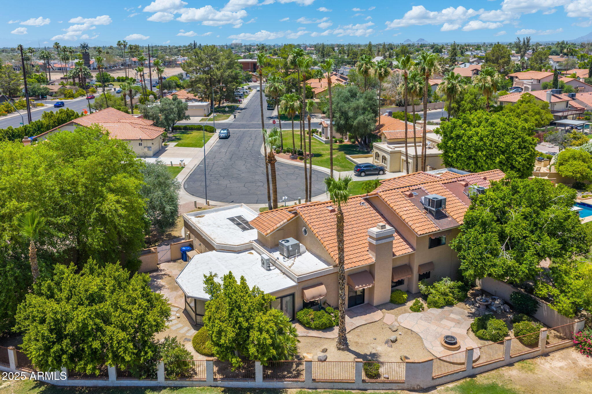 1338 E GREENWAY Circle