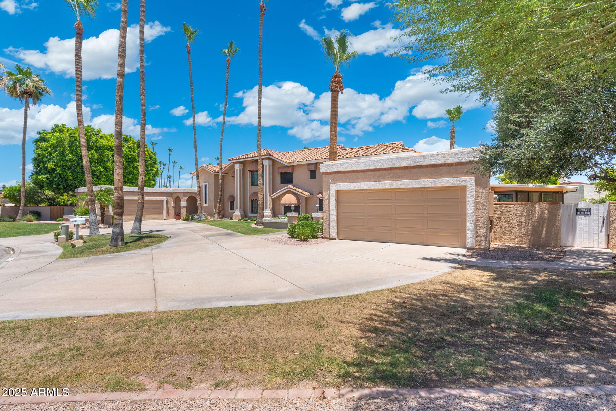 1338 E GREENWAY Circle