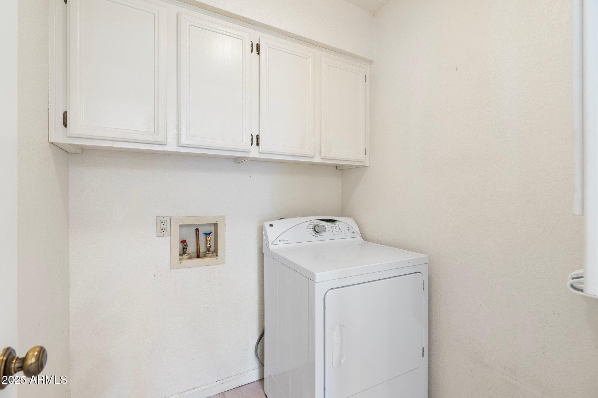 1338 E GREENWAY Circle