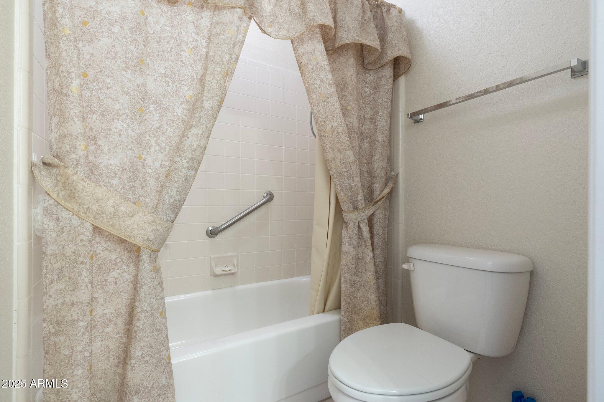 1338 E GREENWAY Circle