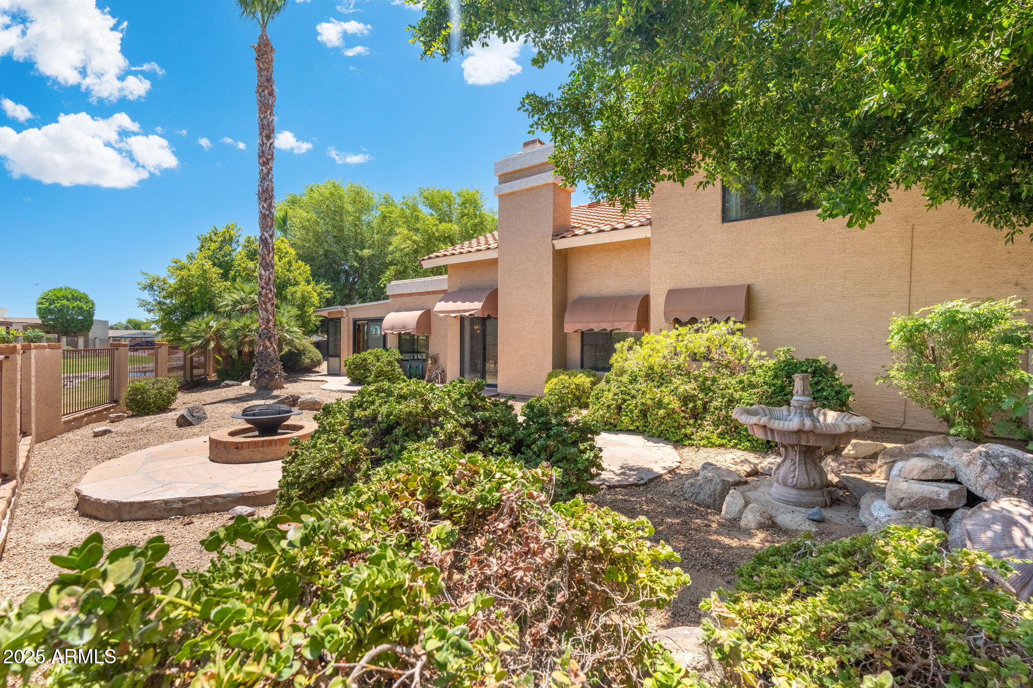 1338 E GREENWAY Circle