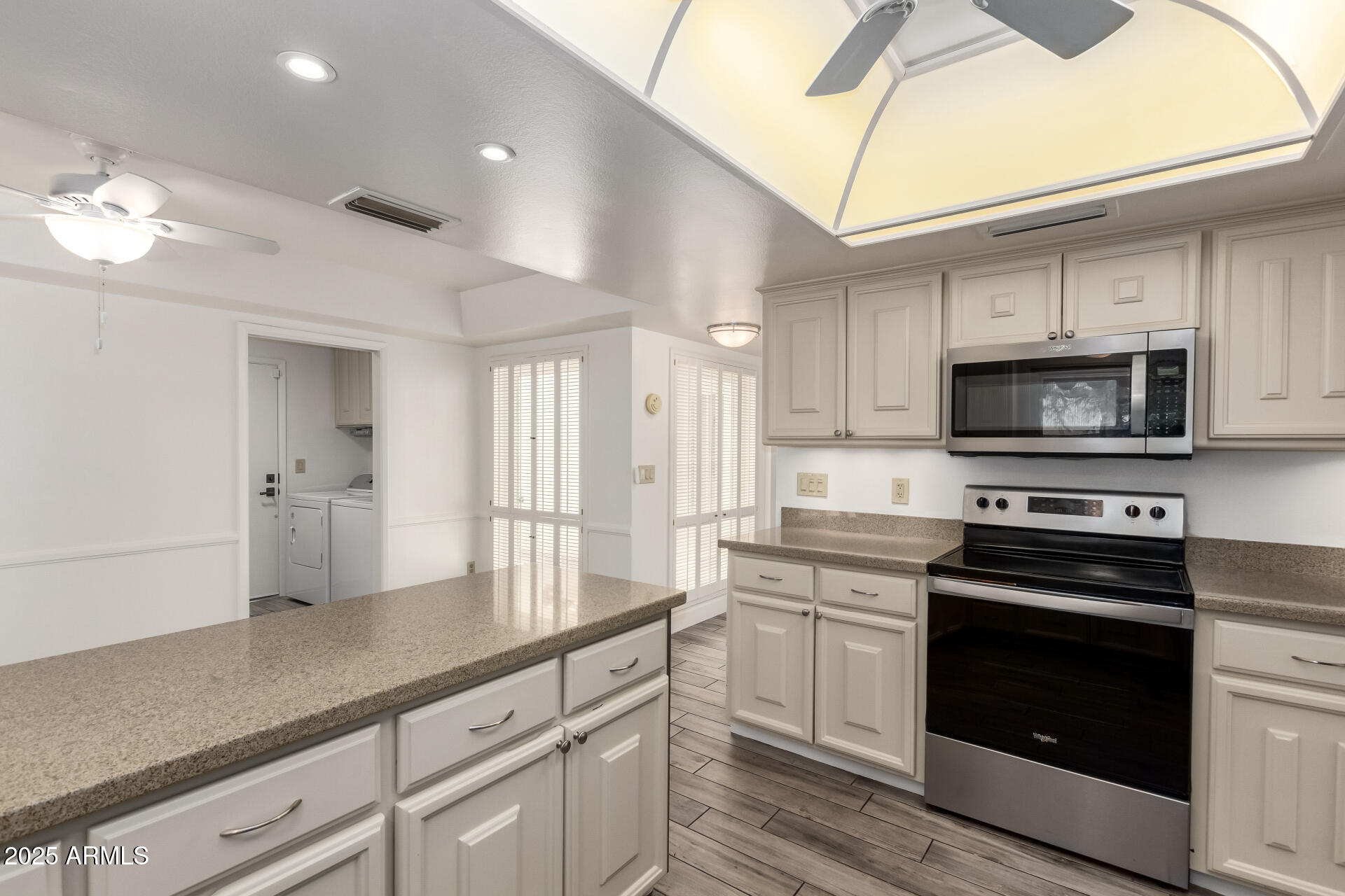 38 E CALAVAR Road