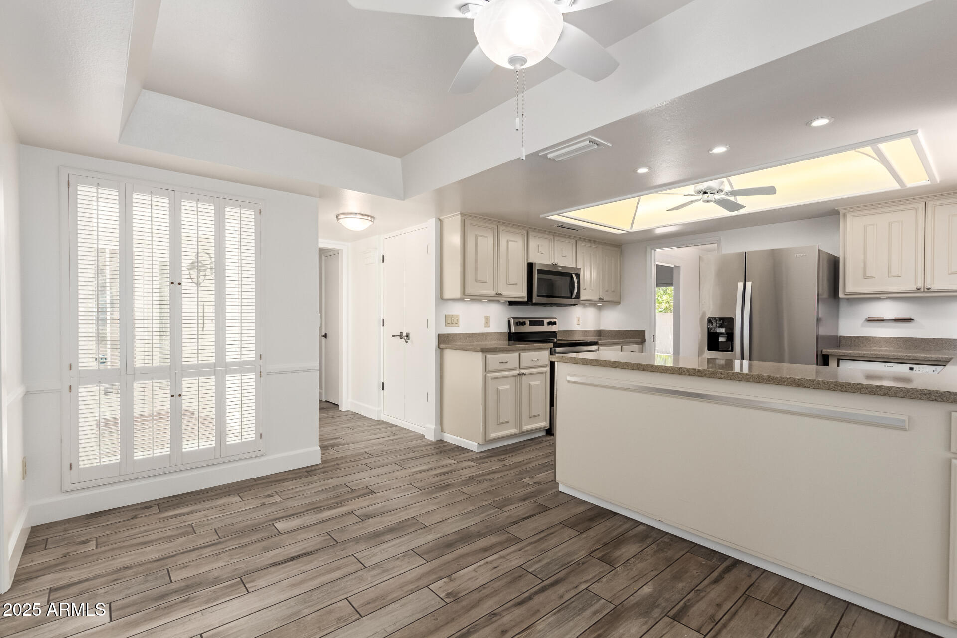 38 E CALAVAR Road