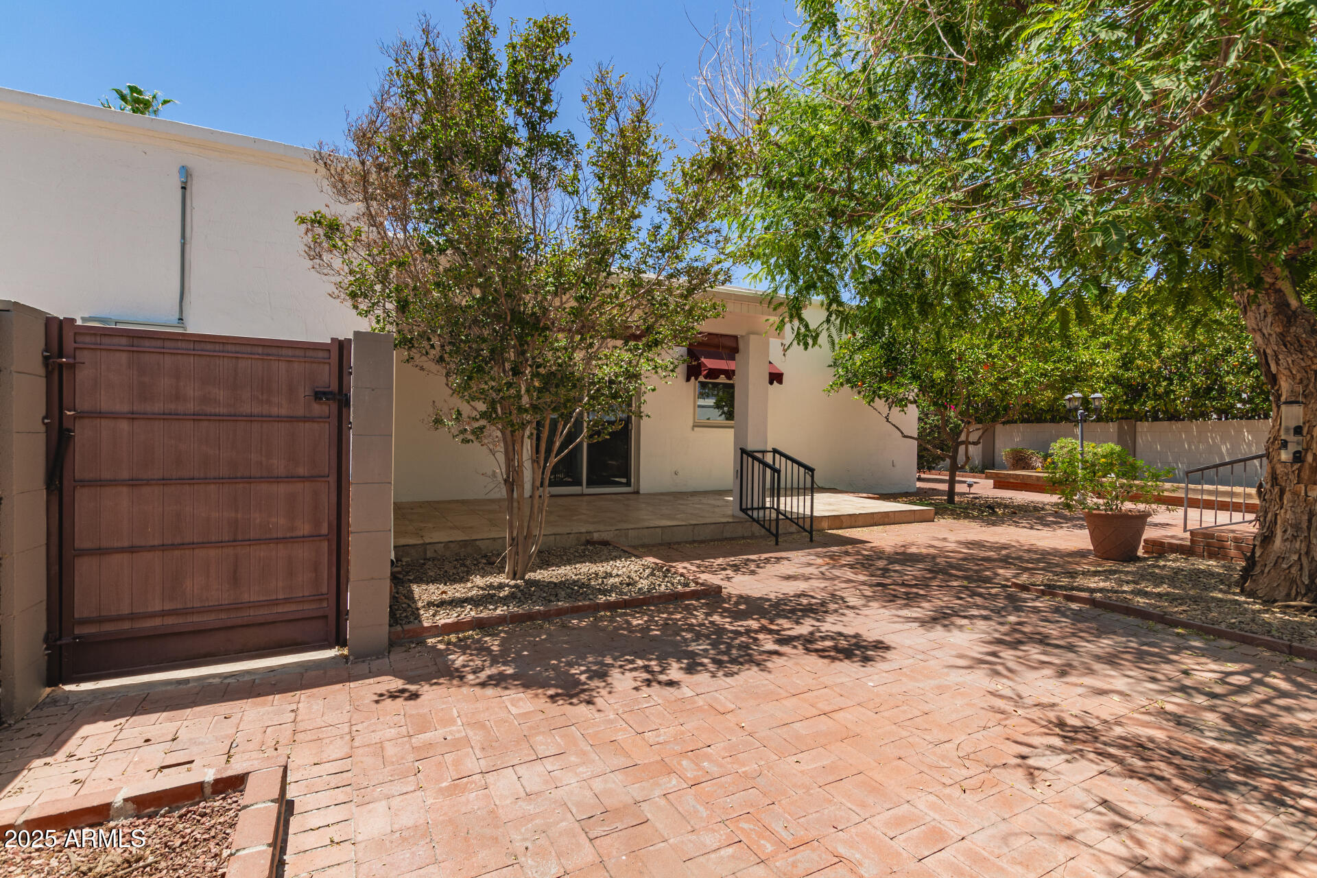 38 E CALAVAR Road