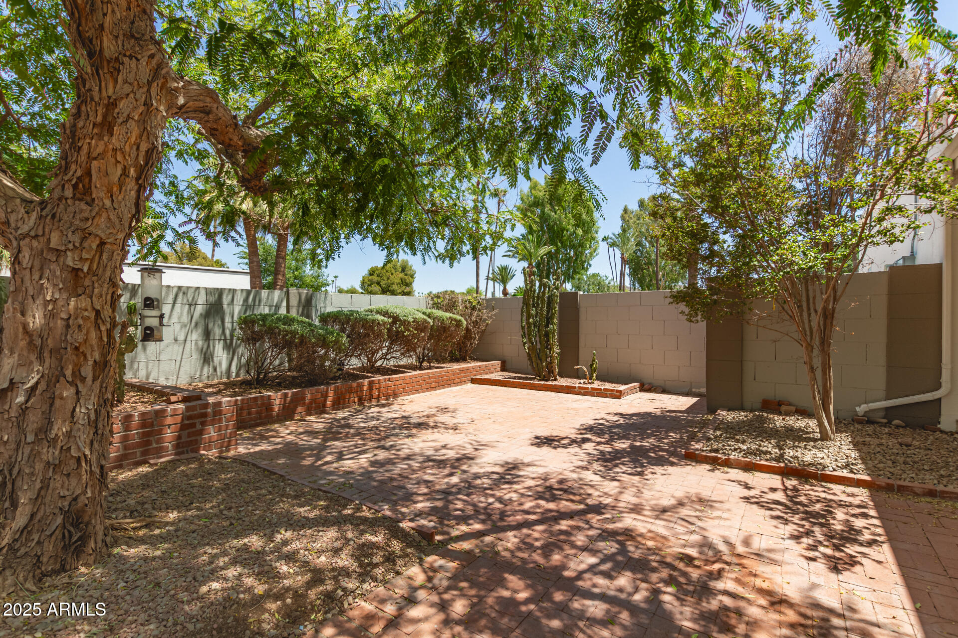 38 E CALAVAR Road