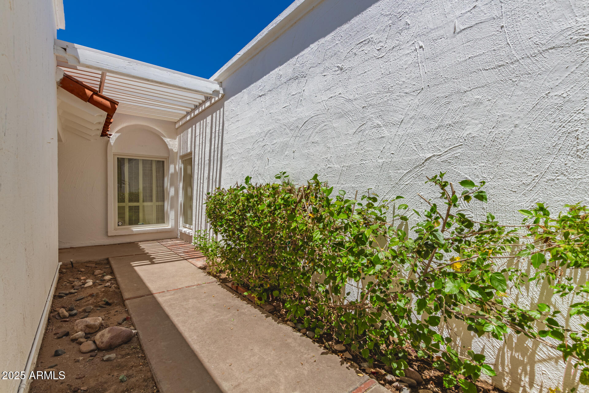 38 E CALAVAR Road