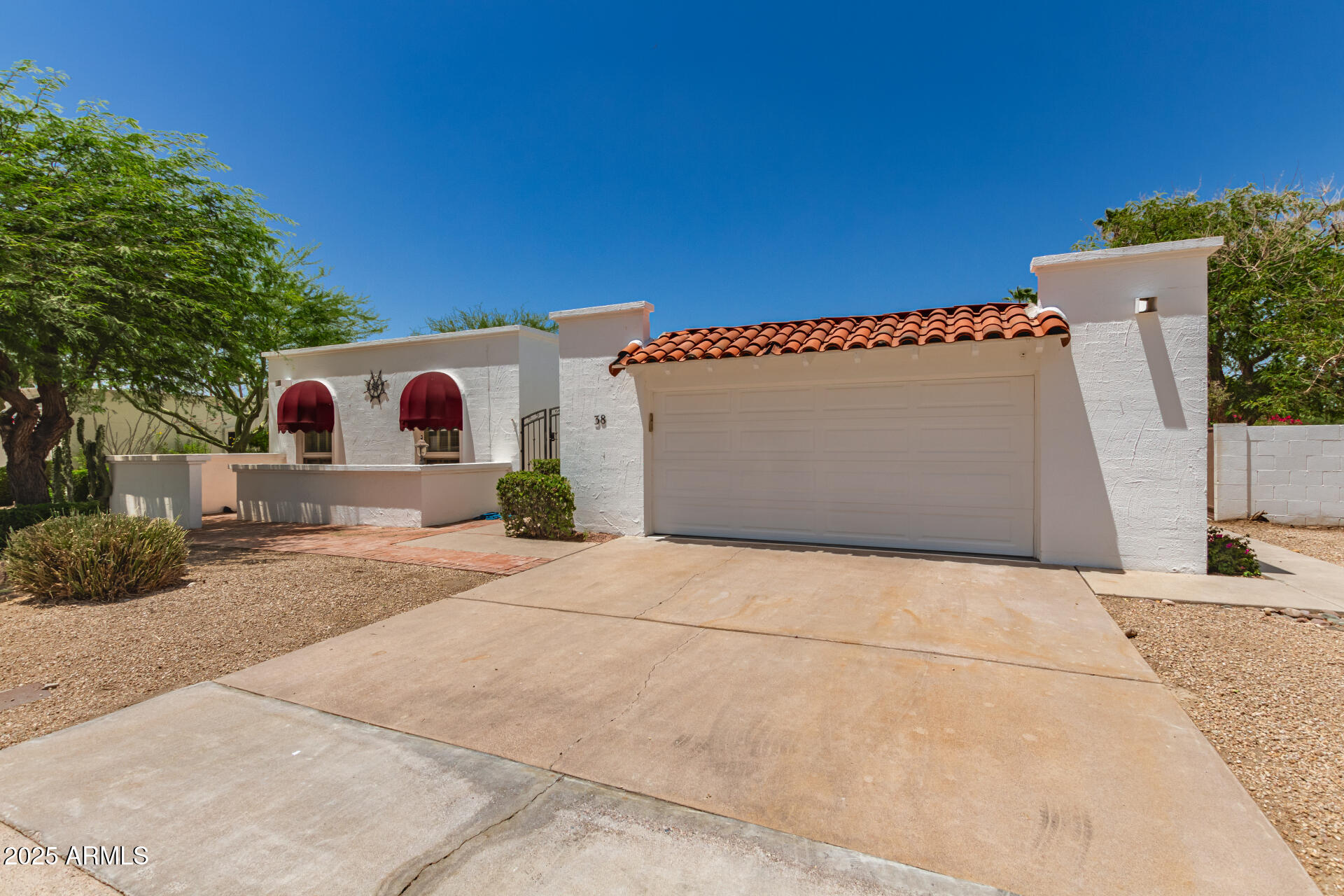38 E CALAVAR Road
