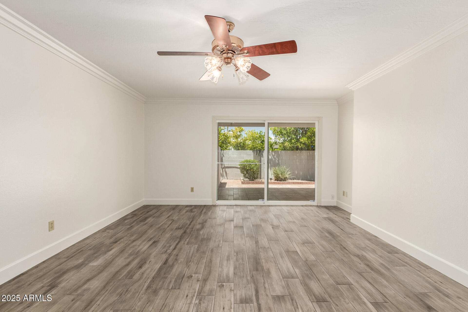 38 E CALAVAR Road