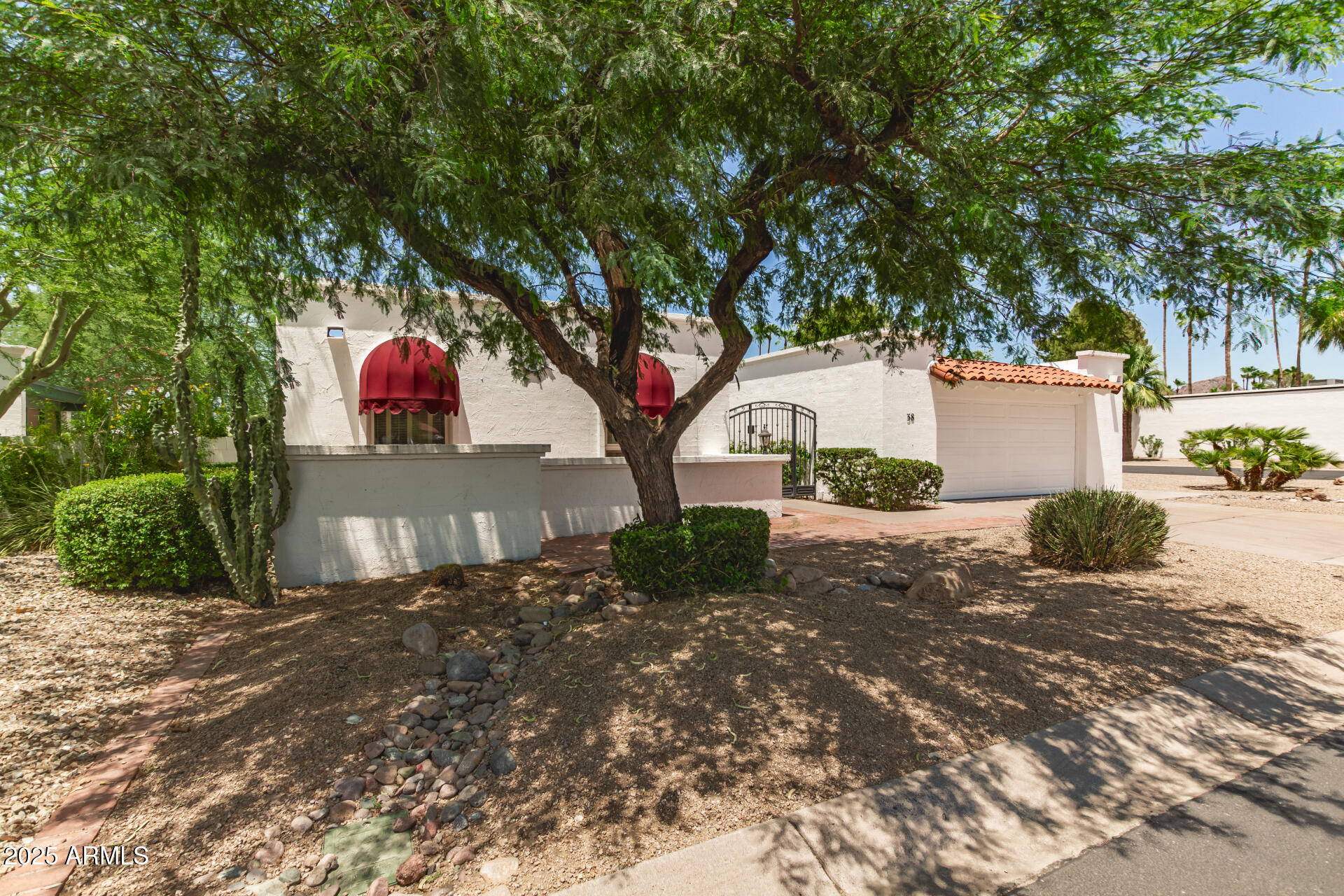 38 E CALAVAR Road