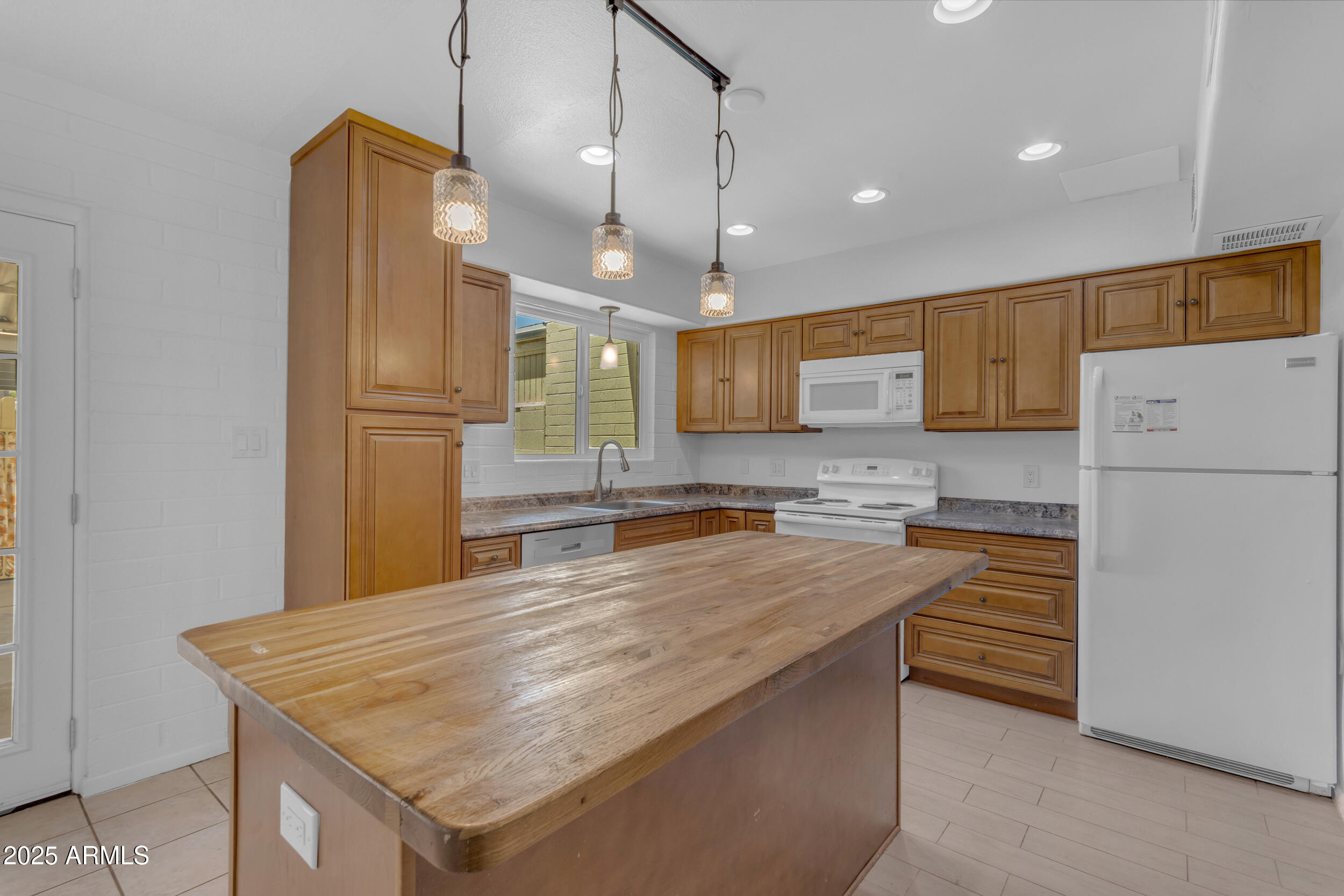 527 N LESUEUR