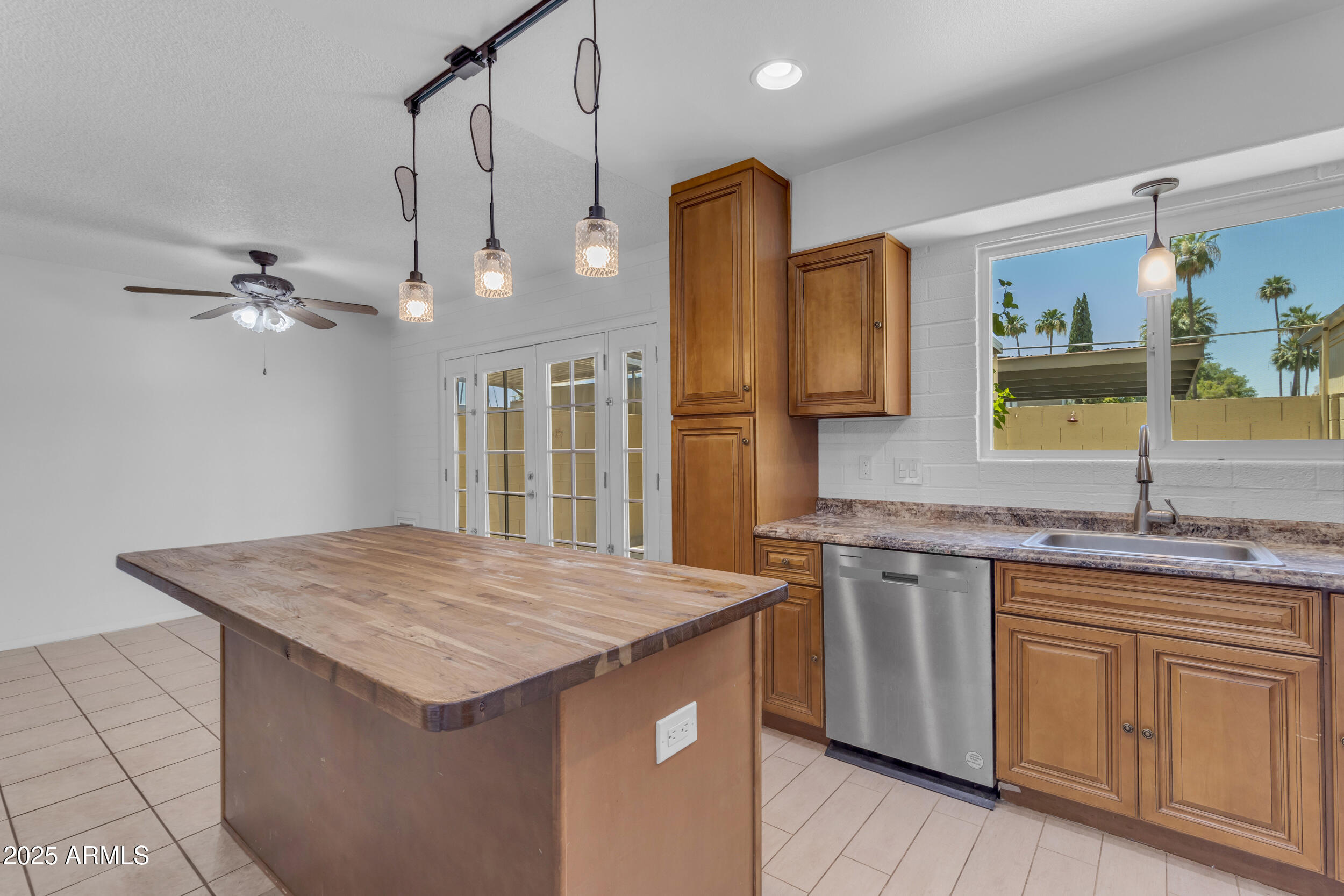 527 N LESUEUR