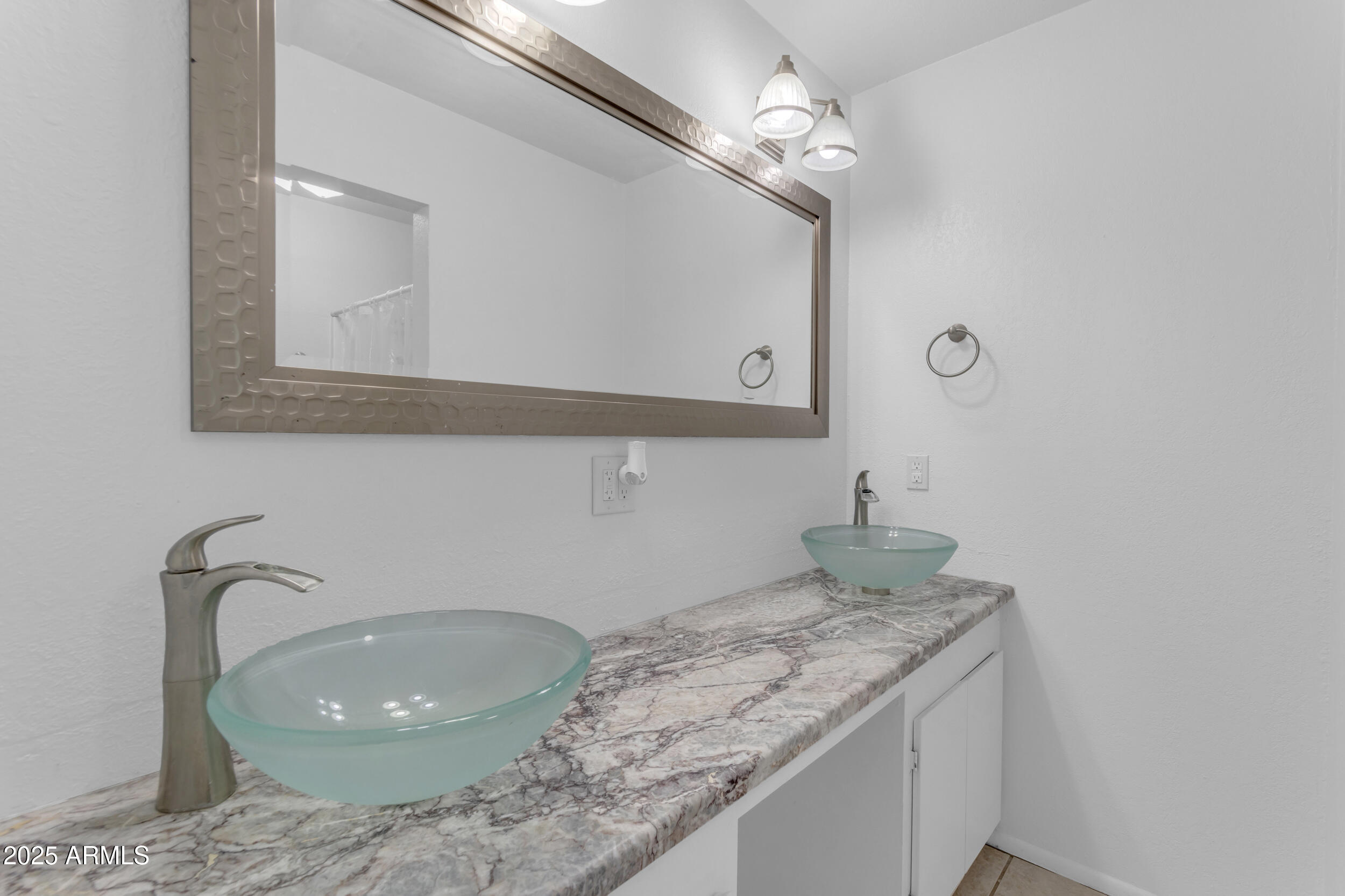527 N LESUEUR