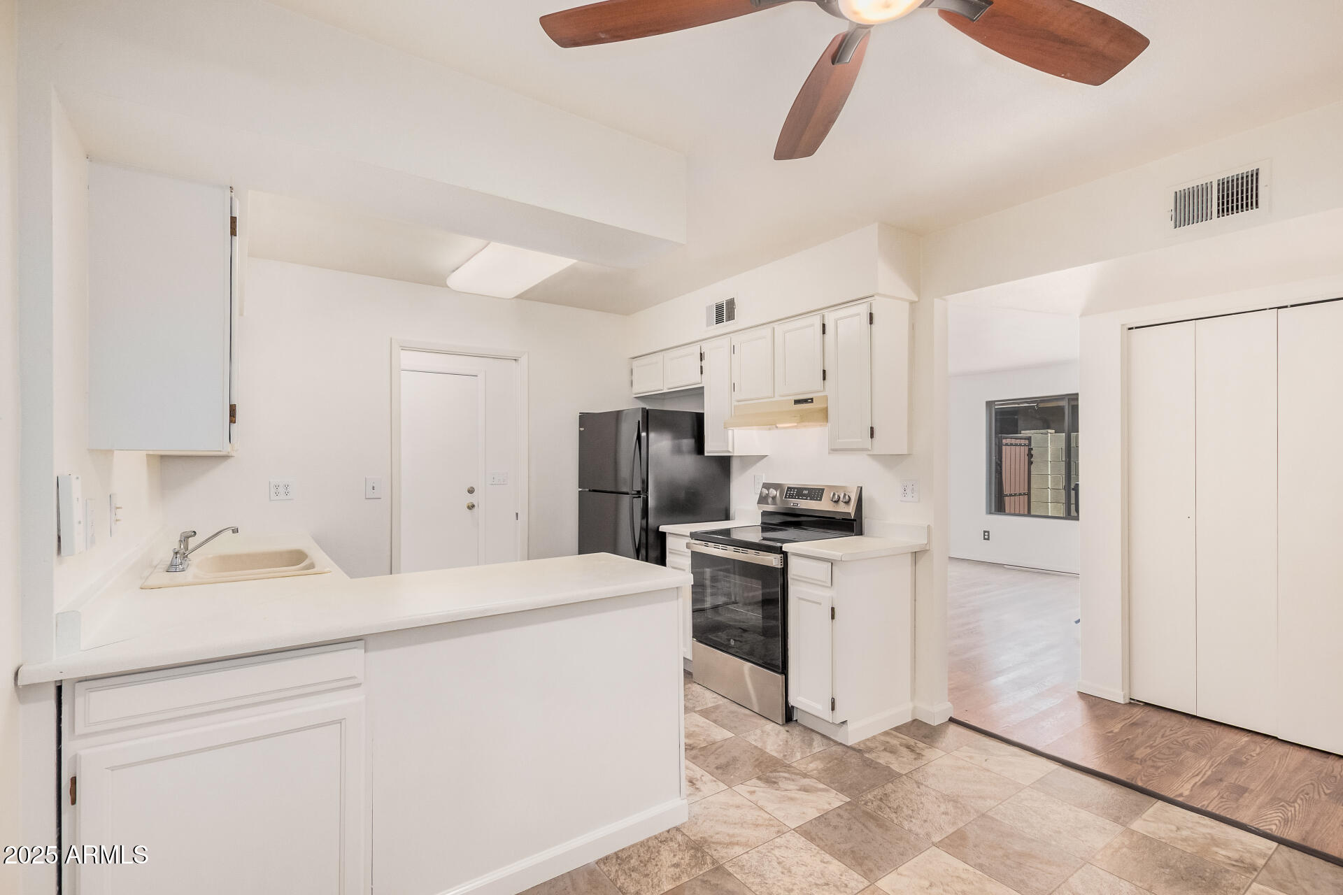 1807 E JAMAICA Avenue